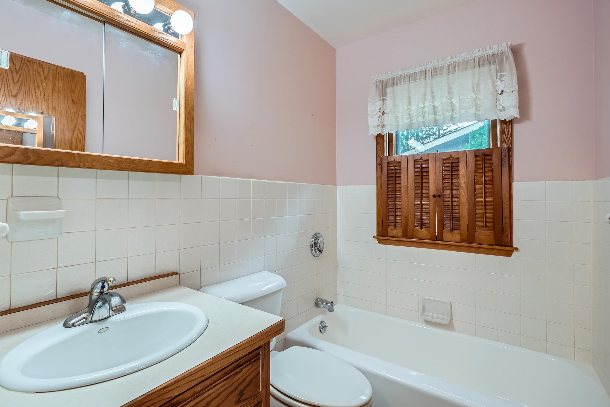 2415 Geneva Avenue N