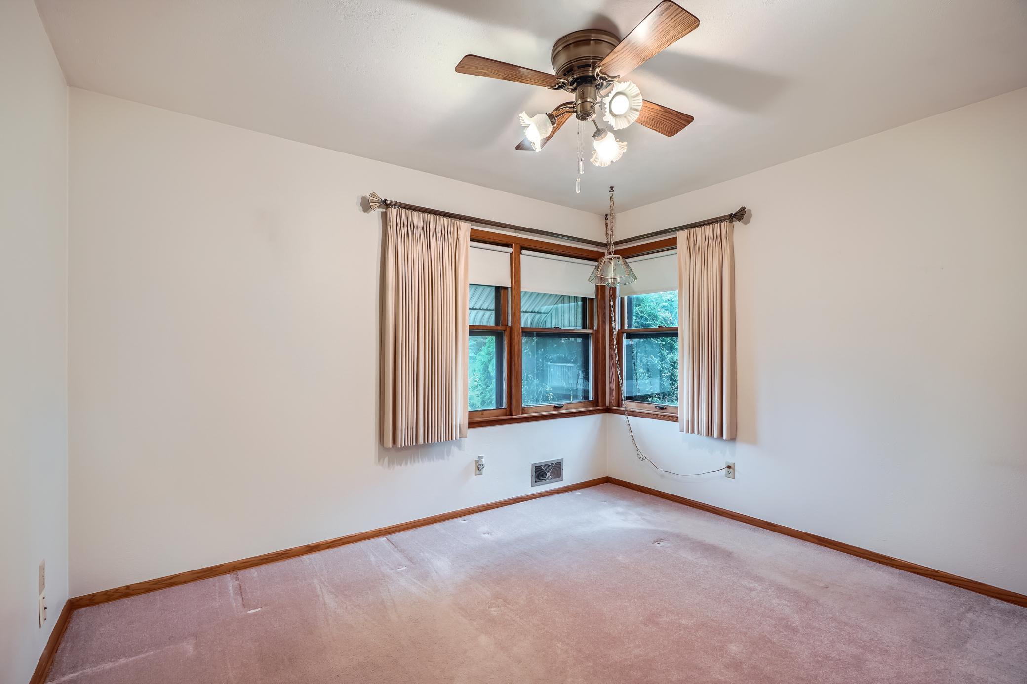 2415 Geneva Avenue N