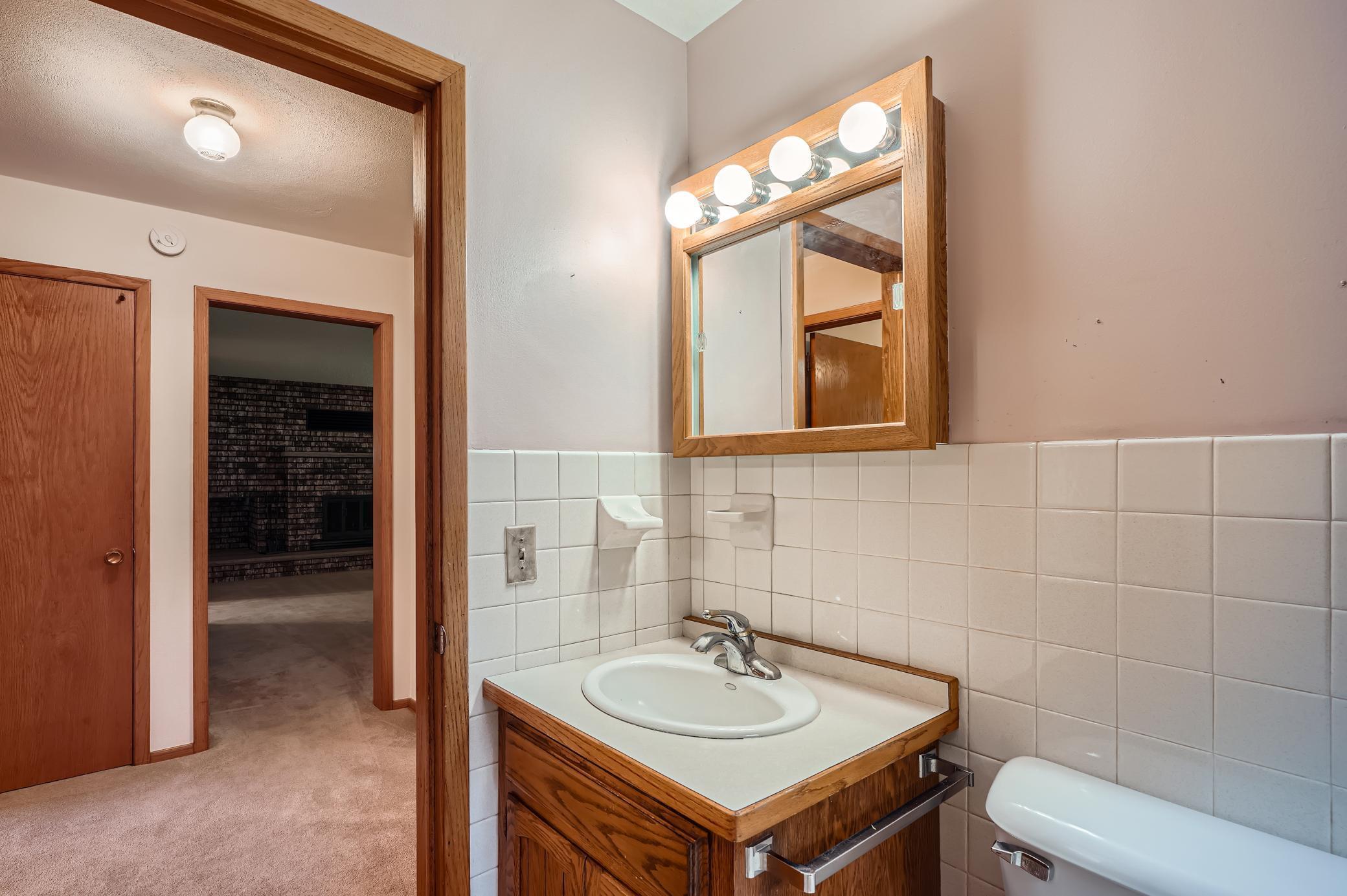 2415 Geneva Avenue N