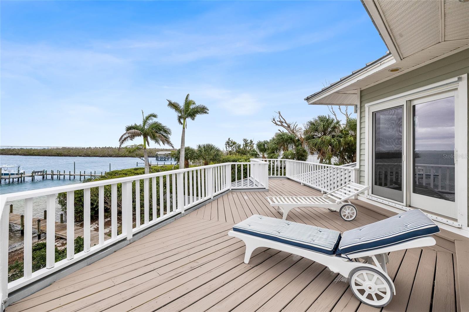 16 GROUPER HOLE DR