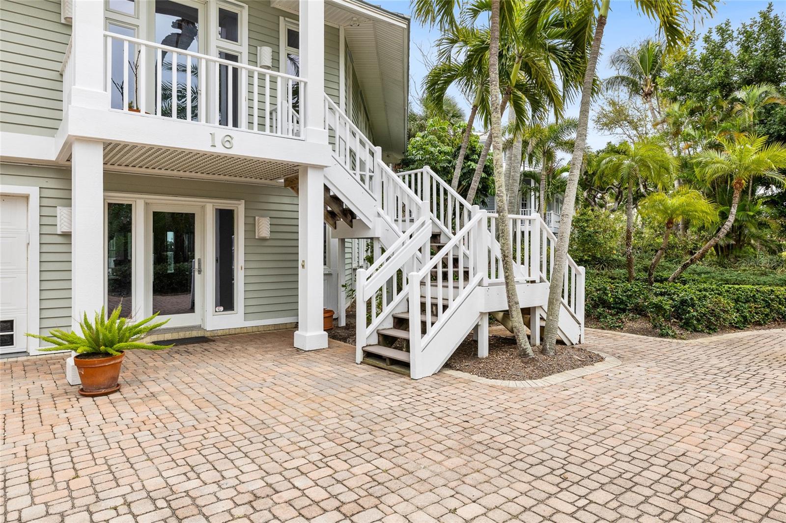 16 GROUPER HOLE DR