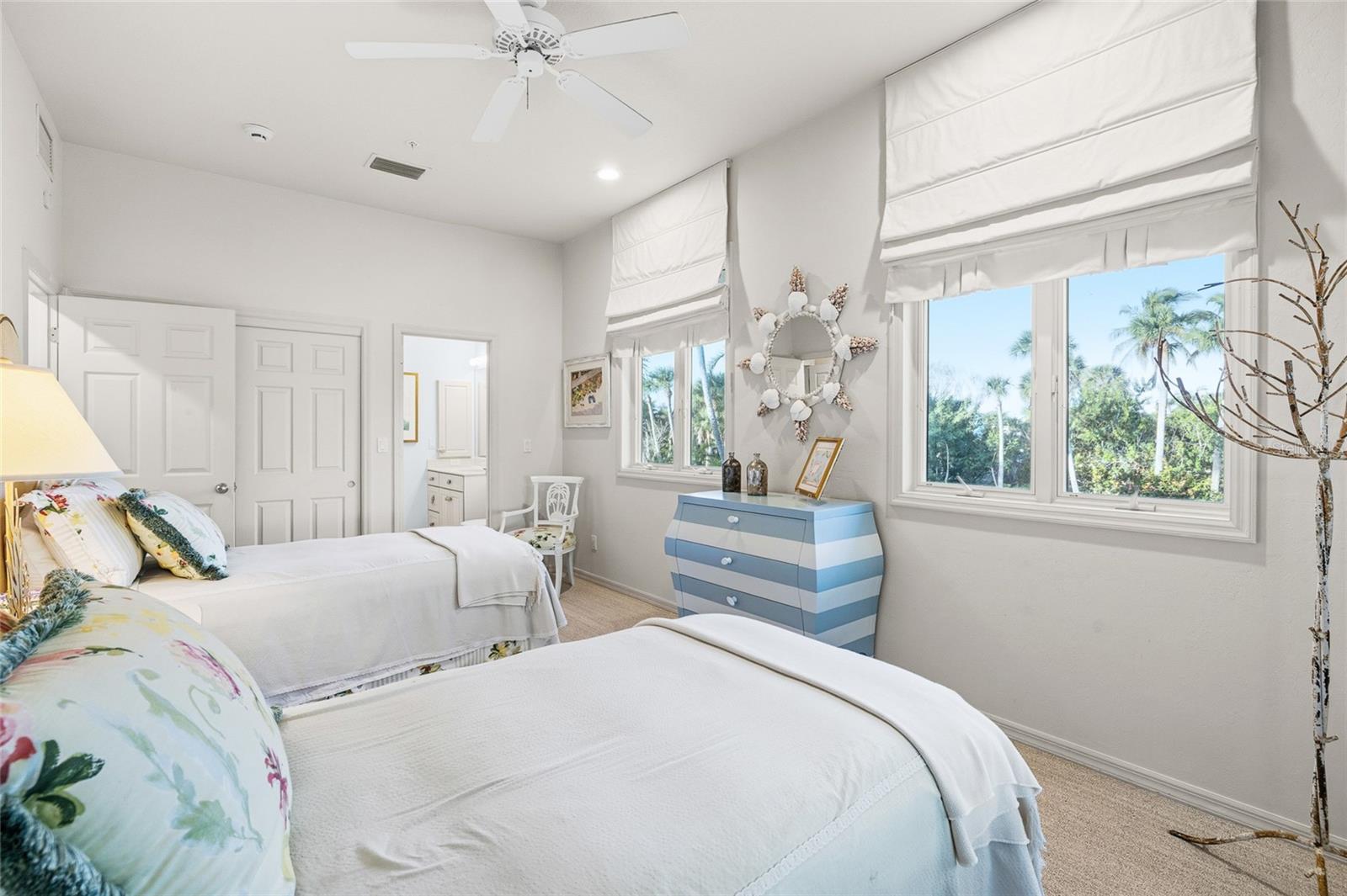 16 GROUPER HOLE DR