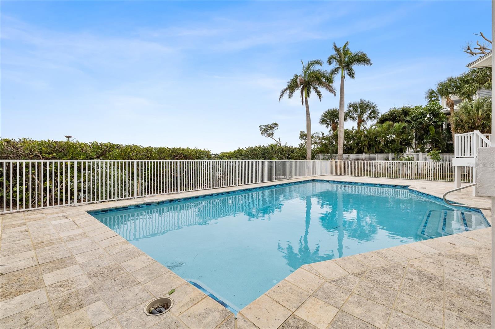 16 GROUPER HOLE DR