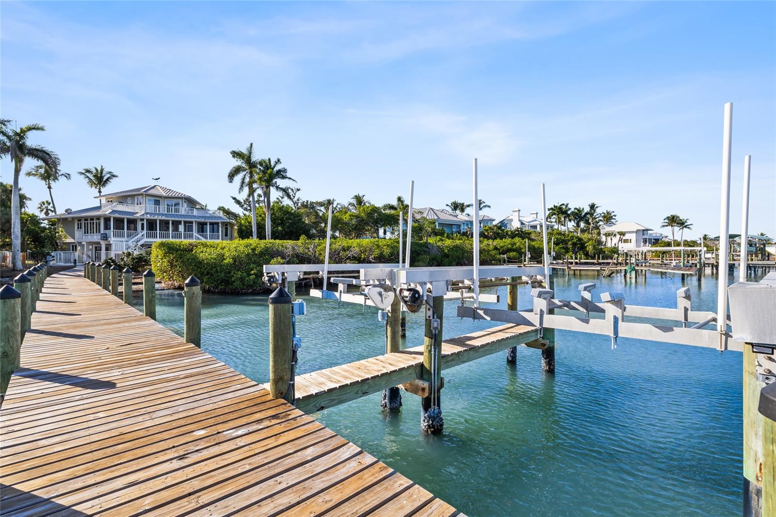 16 GROUPER HOLE DR
