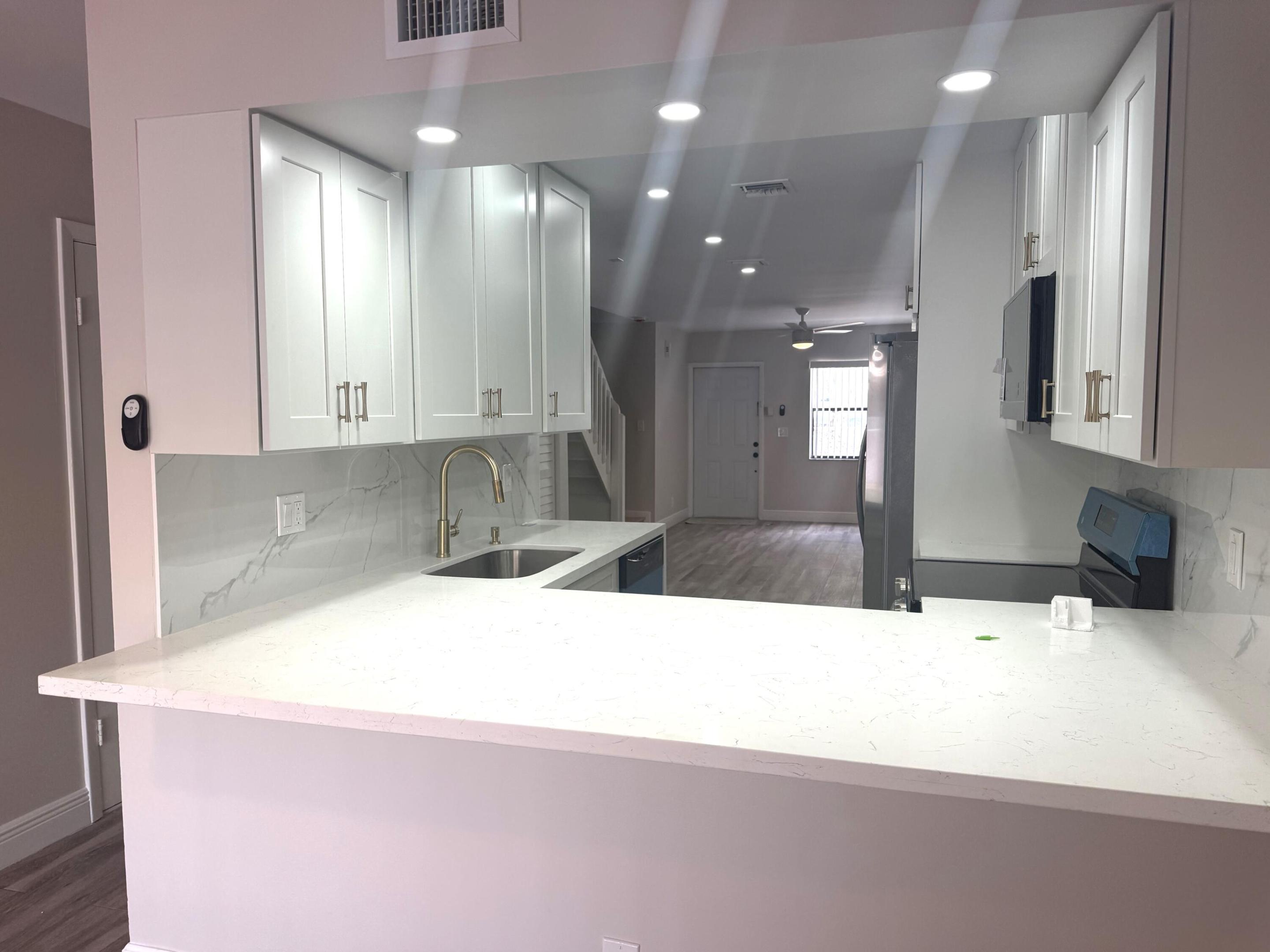 9793 Riverside Drive 59-4