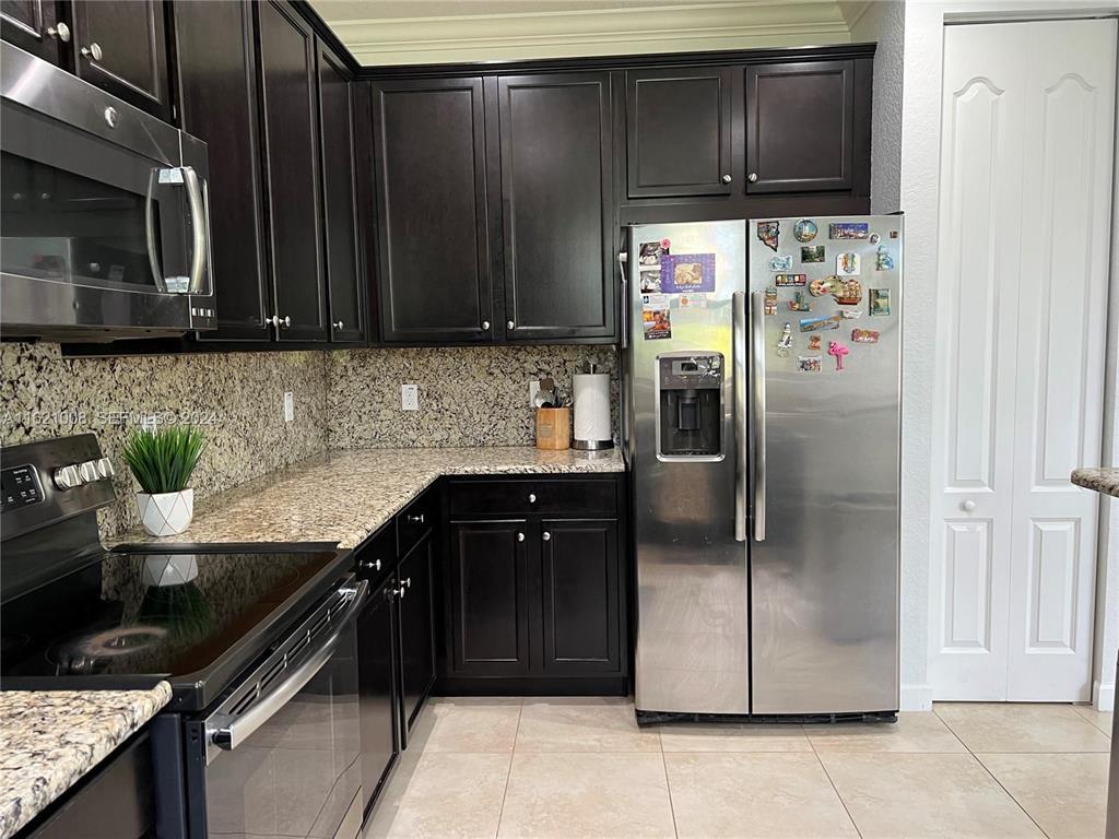 9628 Town Parc Circle S