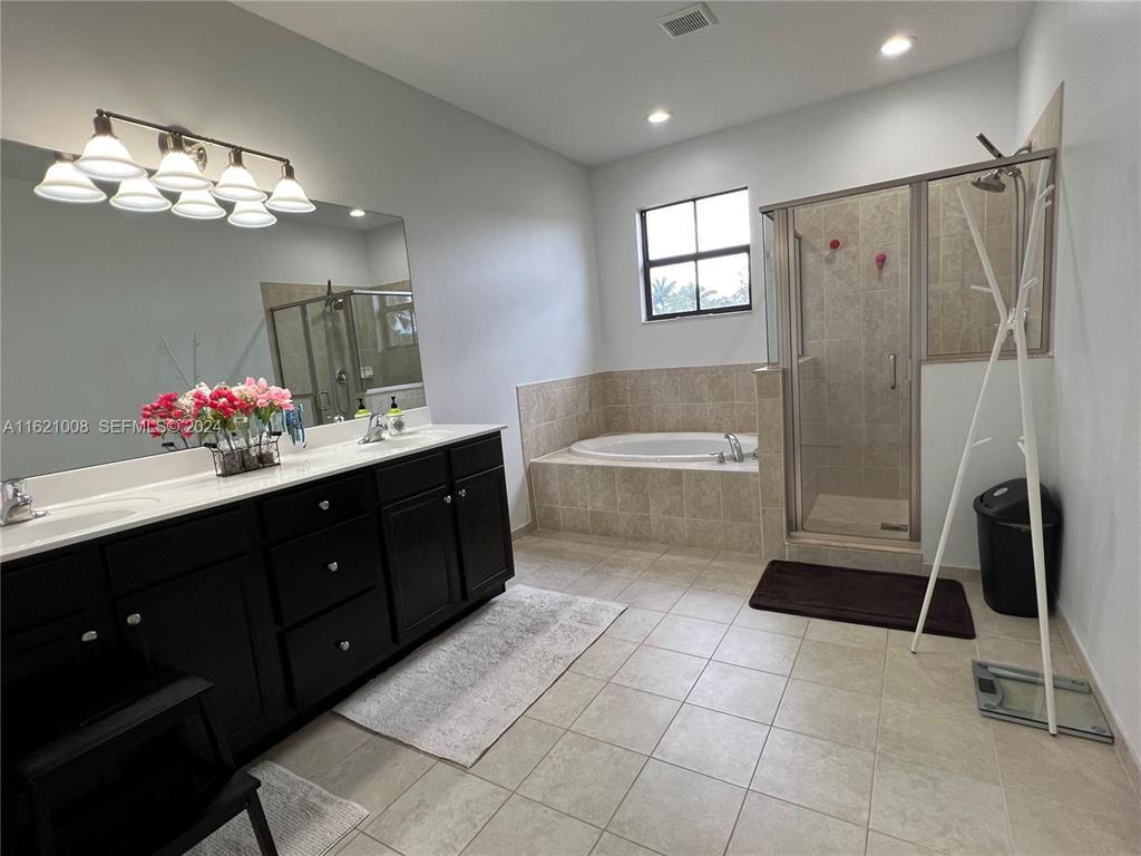 9628 Town Parc Circle S