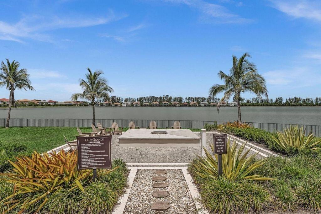 12143 S BAYPOINT Circle