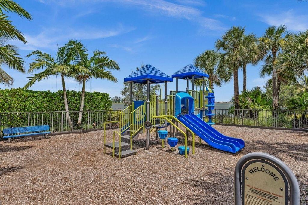 12143 S BAYPOINT Circle