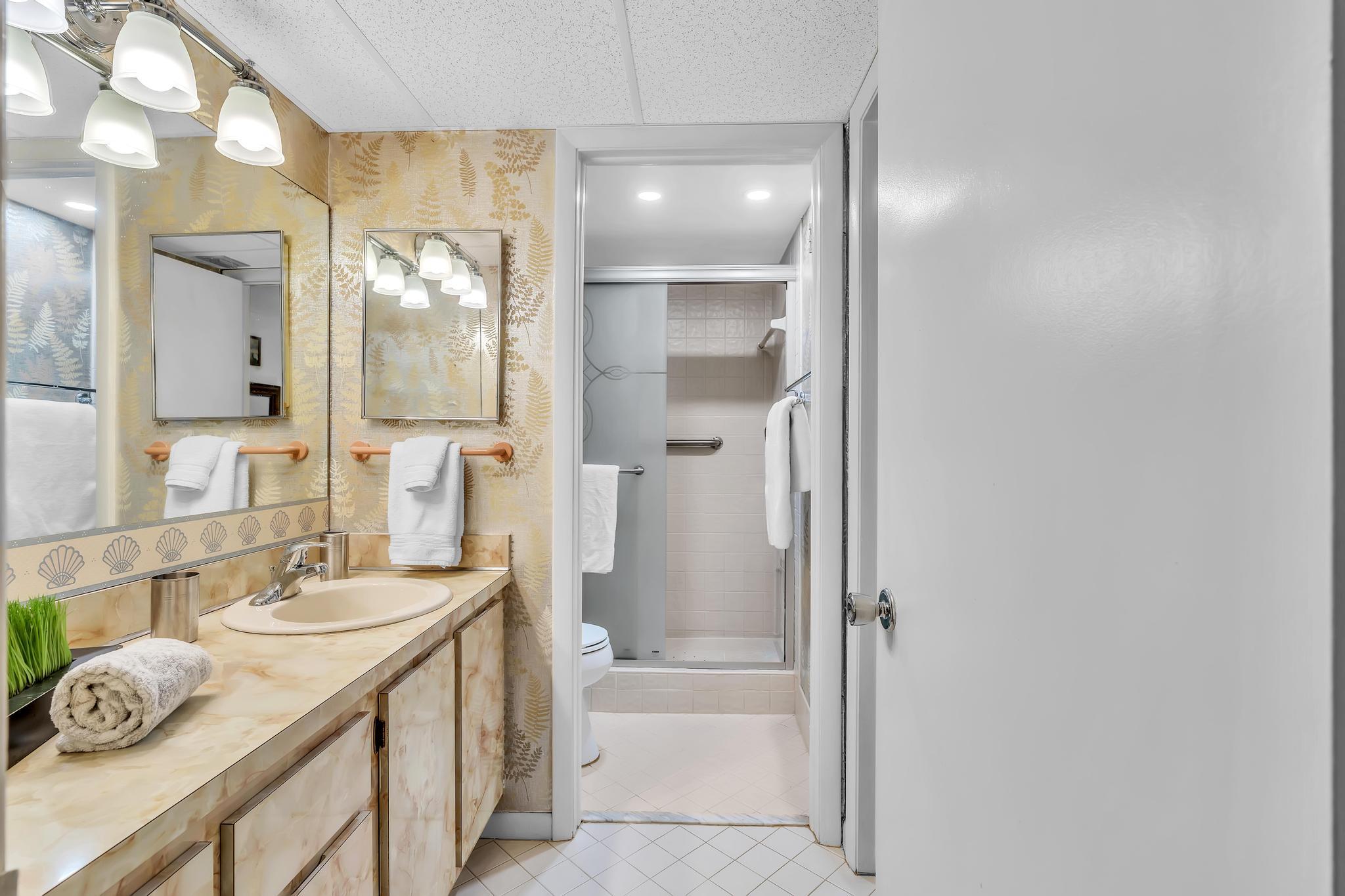 405 N Laurel Drive 206