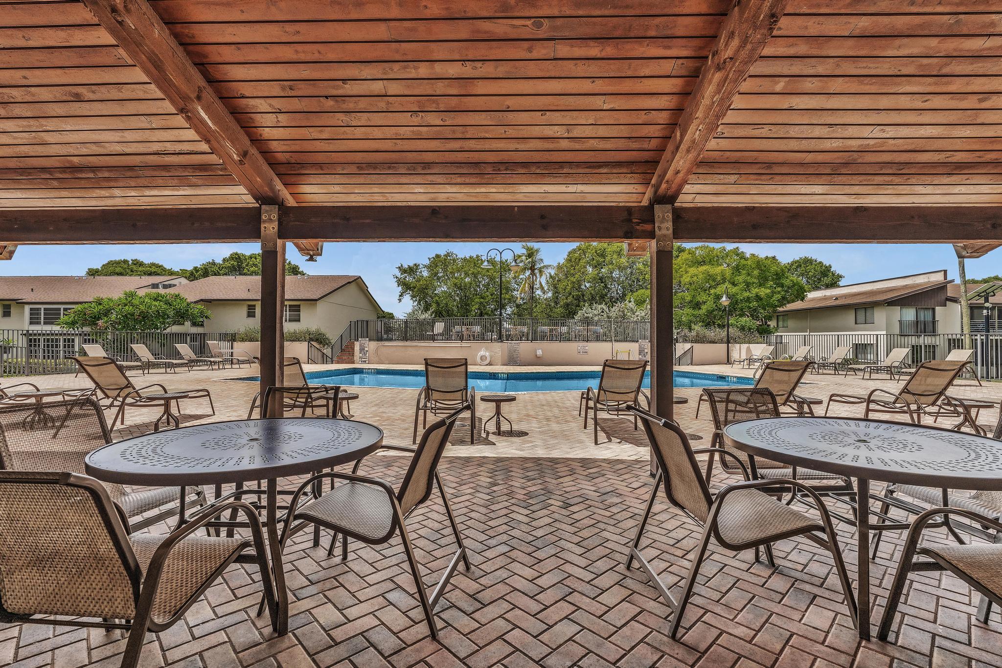 405 N Laurel Drive 206