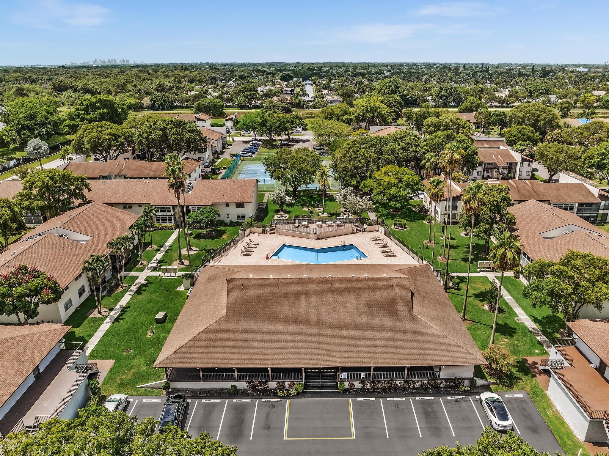 405 N Laurel Drive 206