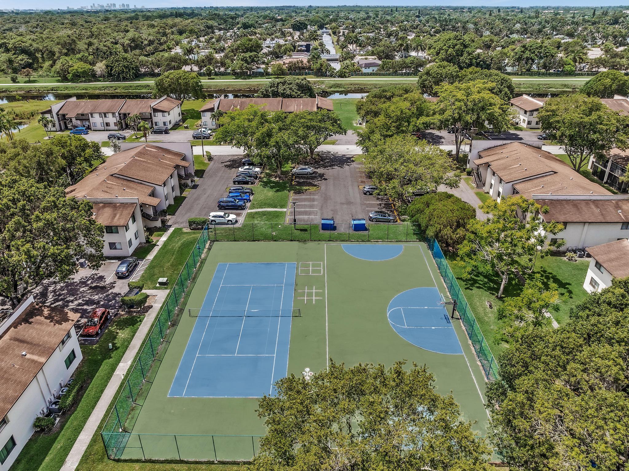 405 N Laurel Drive 206