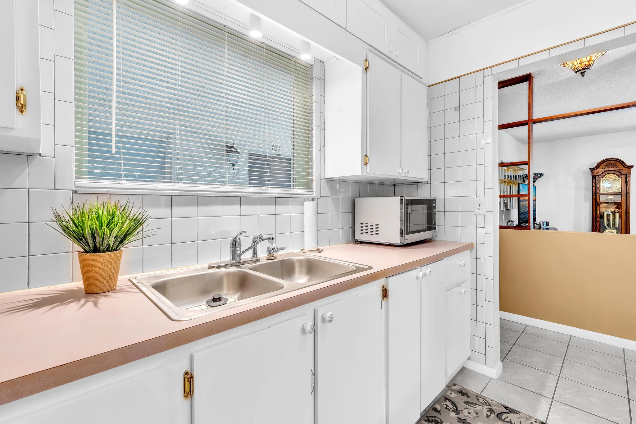 405 N Laurel Drive 206