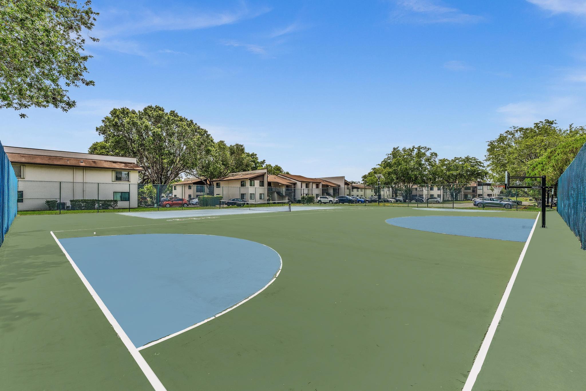 405 N Laurel Drive 206