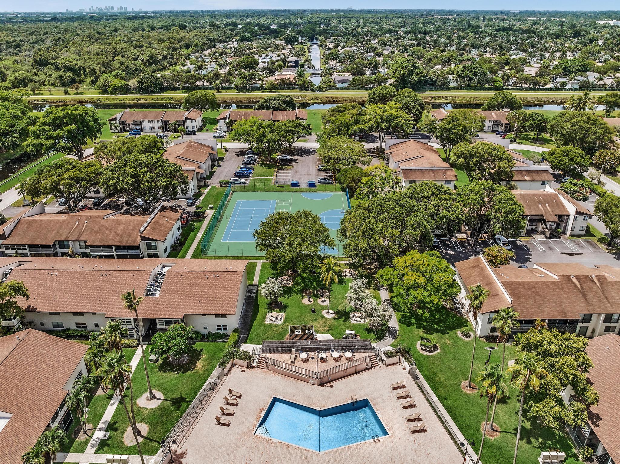 405 N Laurel Drive 206