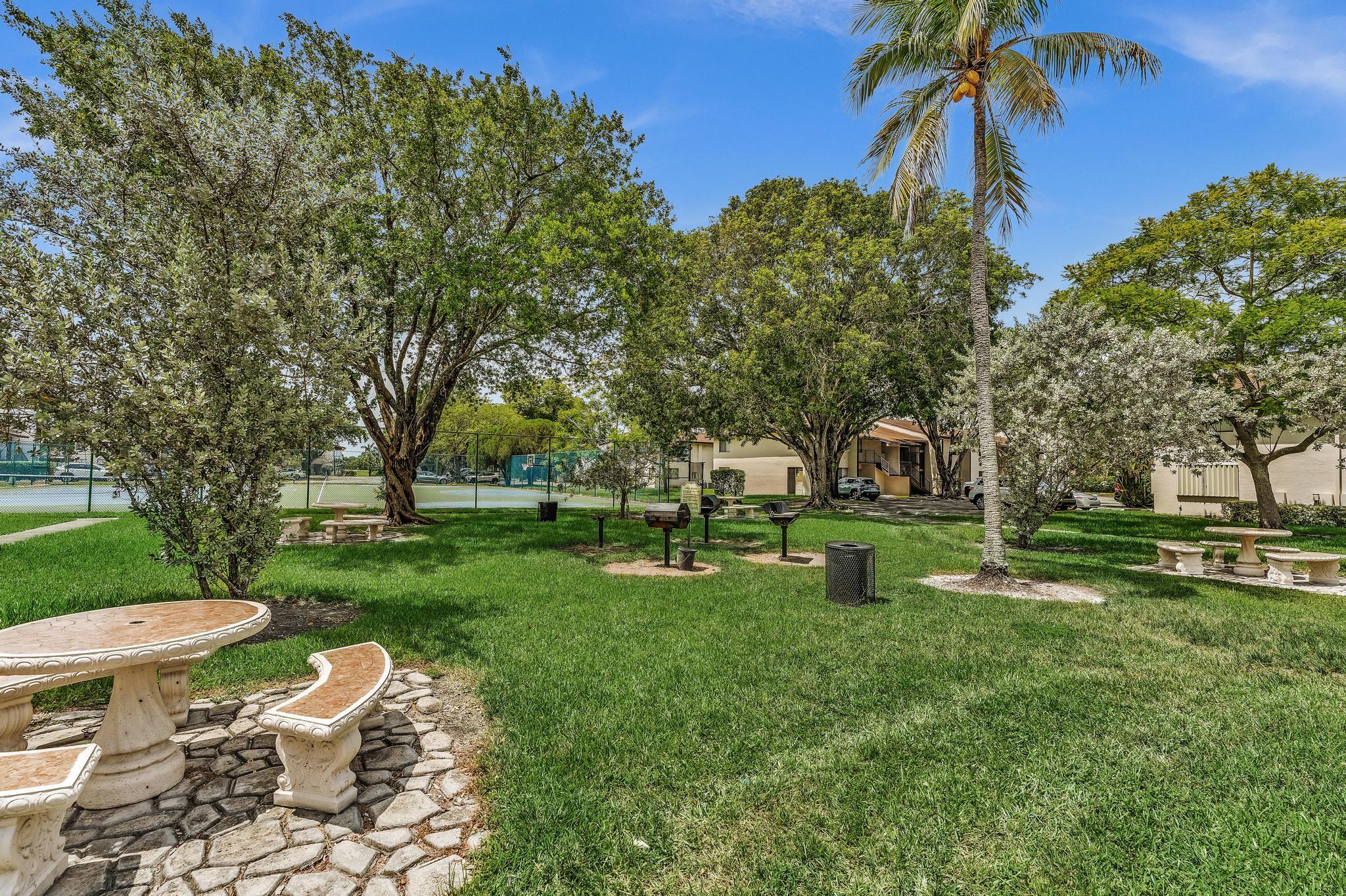 405 N Laurel Drive 206