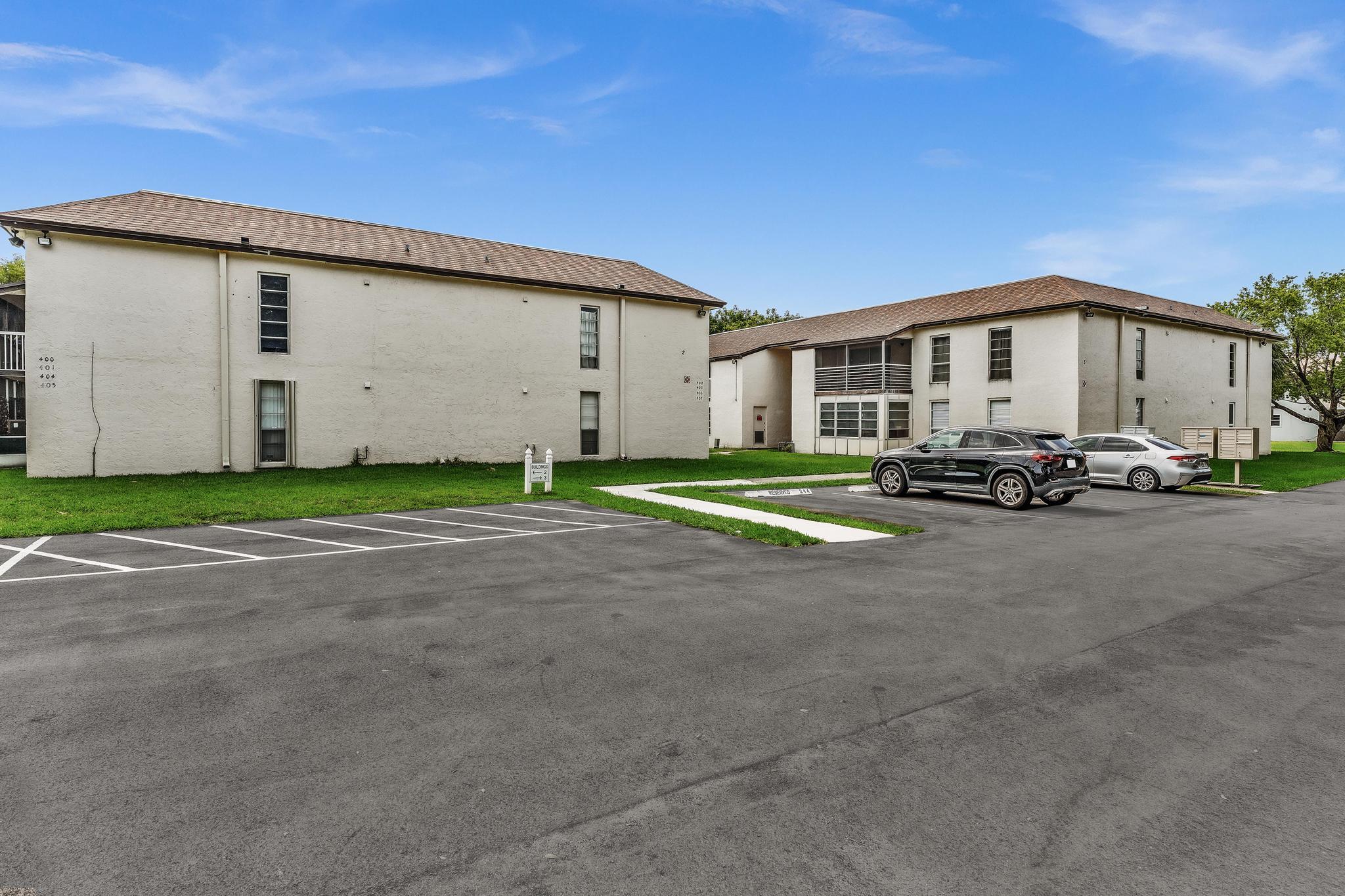 405 N Laurel Drive 206
