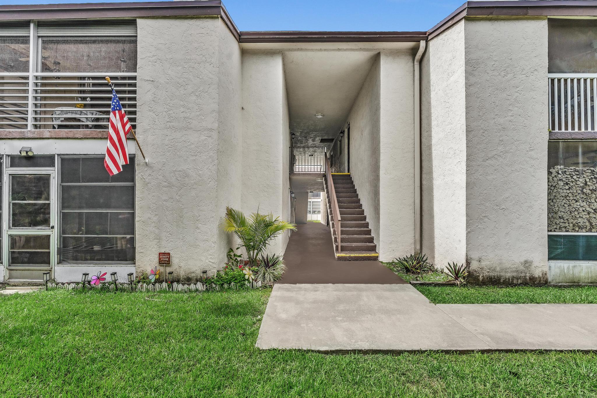 405 N Laurel Drive 206