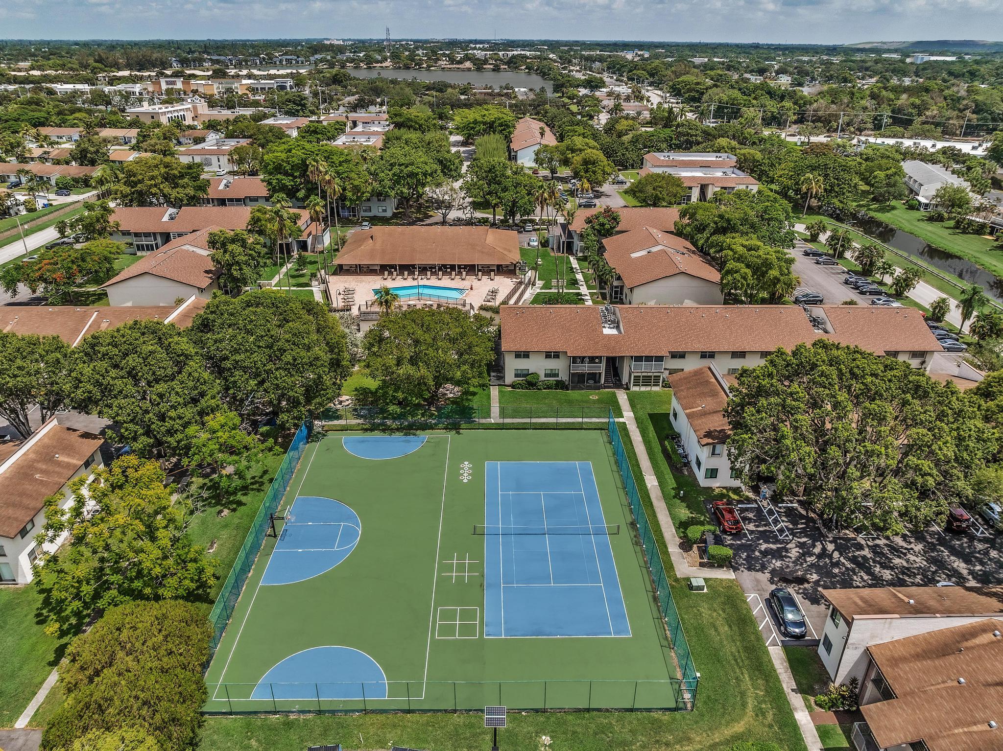 405 N Laurel Drive 206