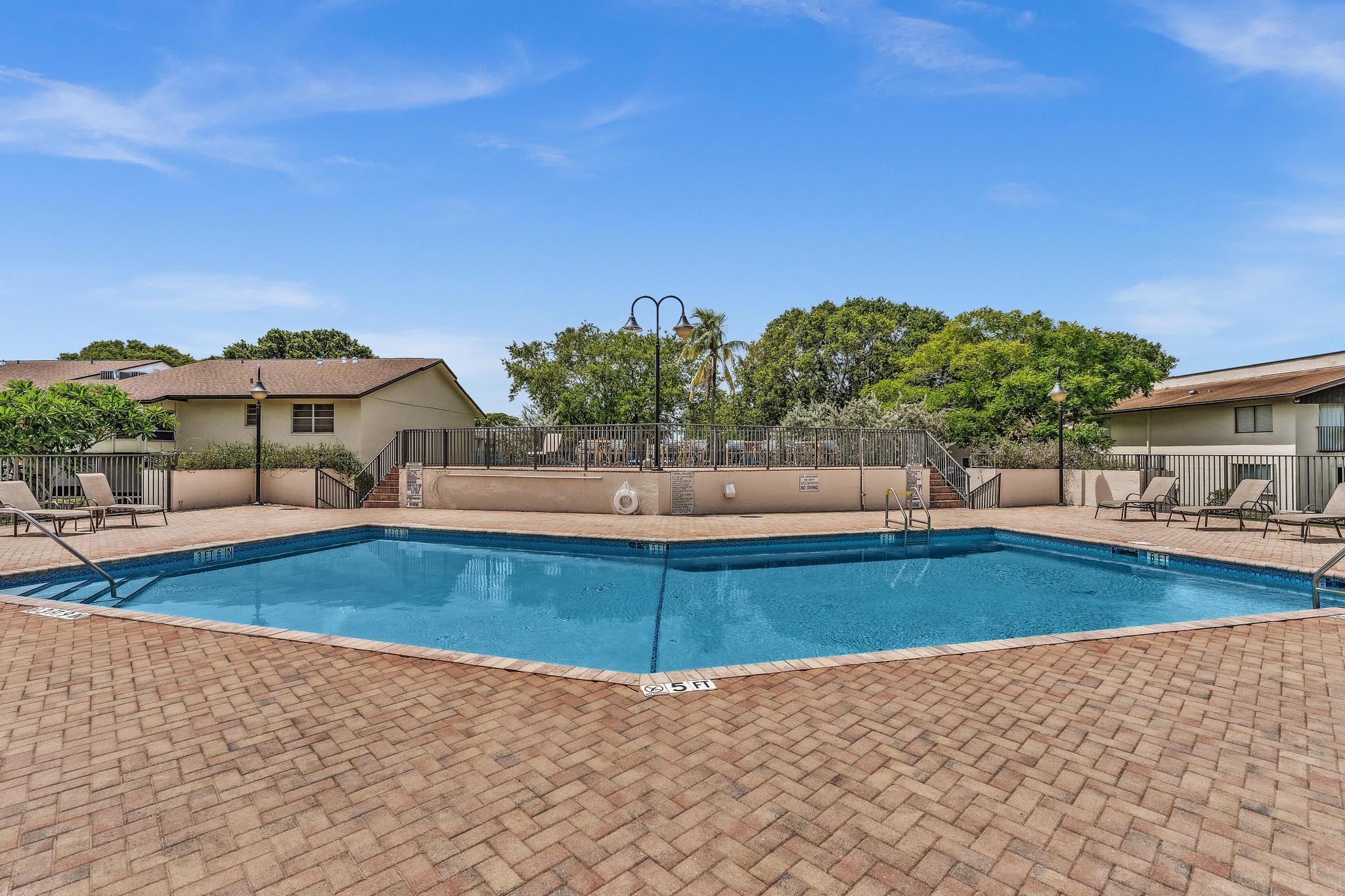 405 N Laurel Drive 206