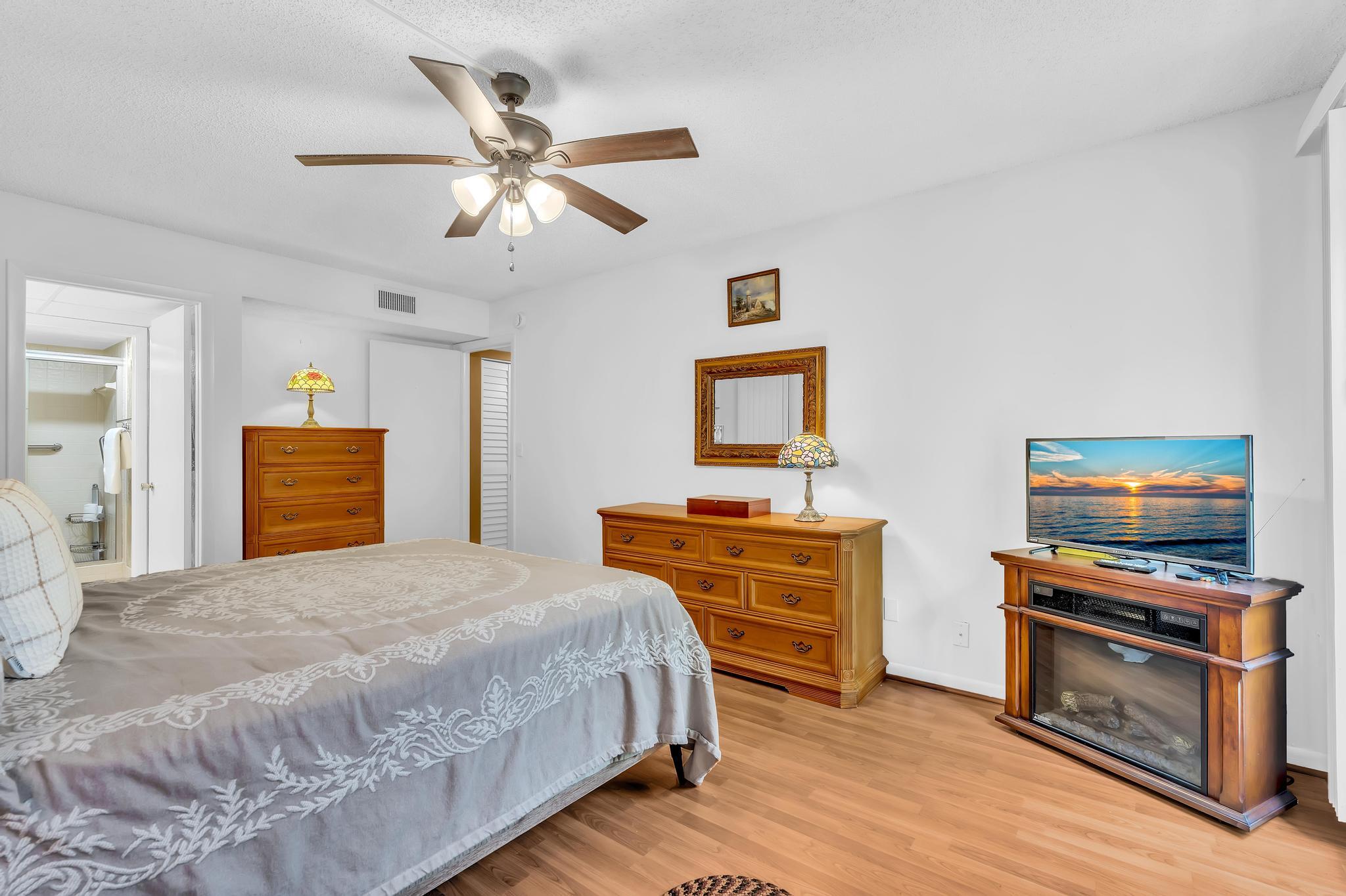 405 N Laurel Drive 206