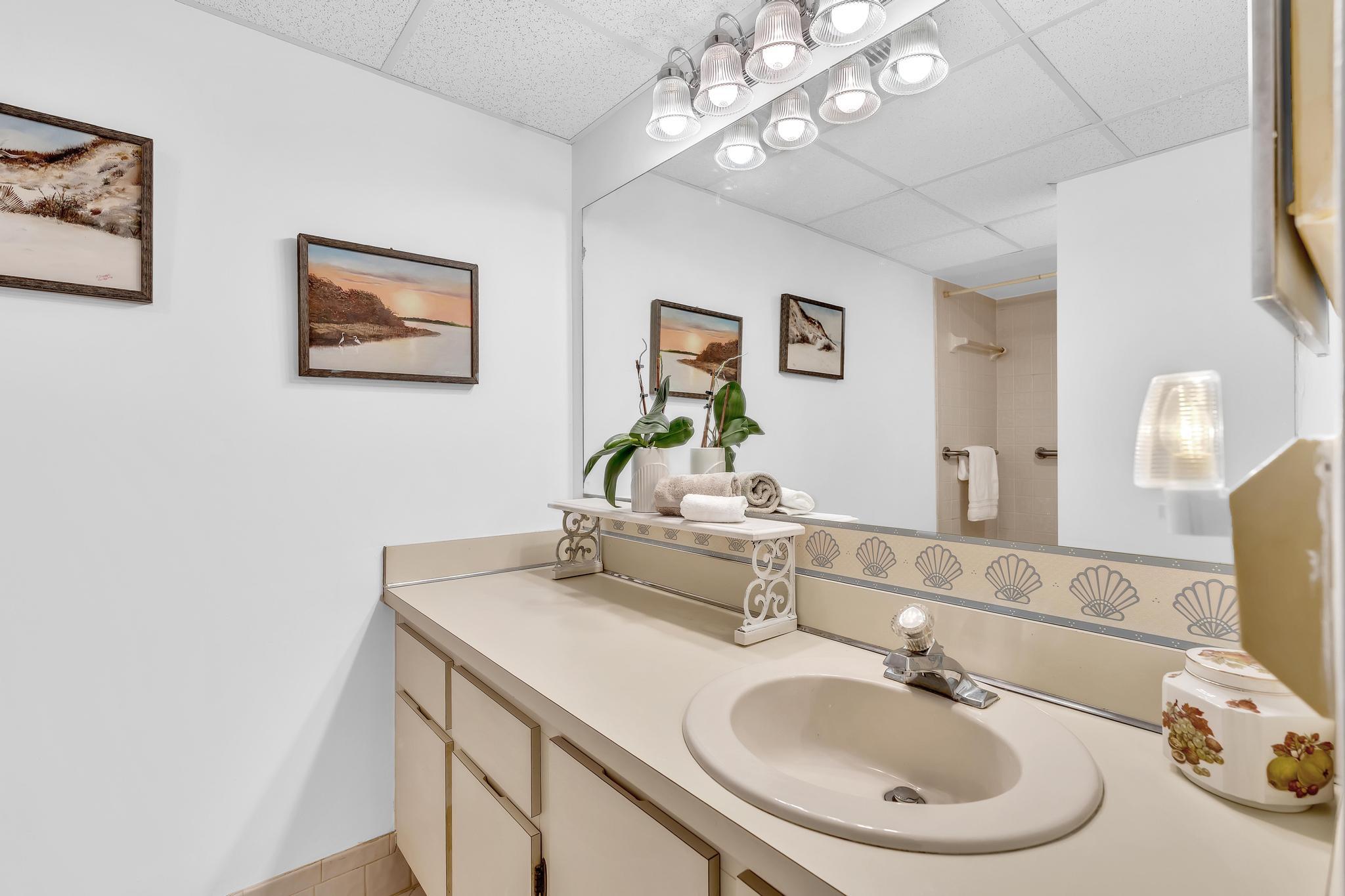 405 N Laurel Drive 206