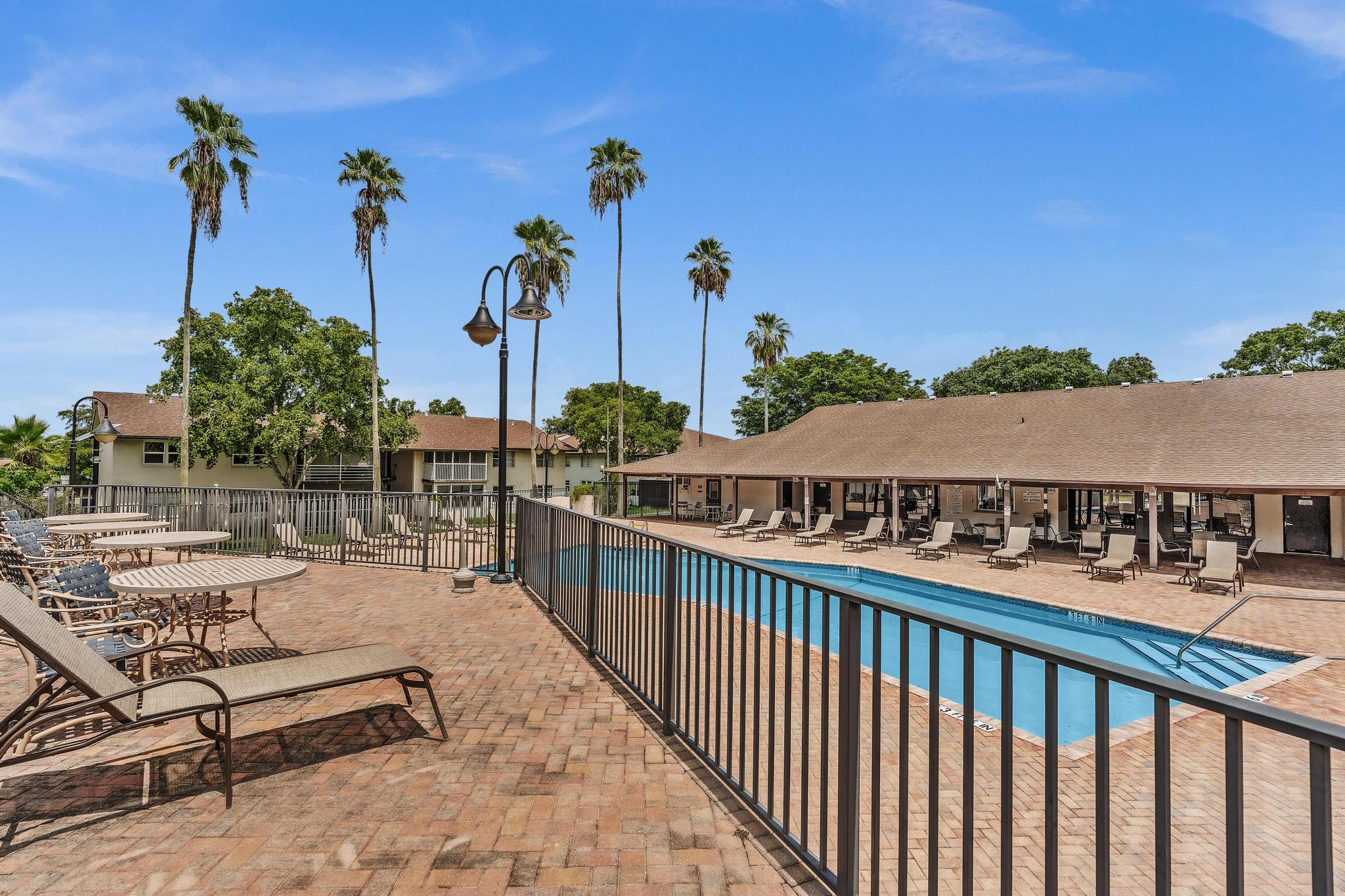 405 N Laurel Drive 206