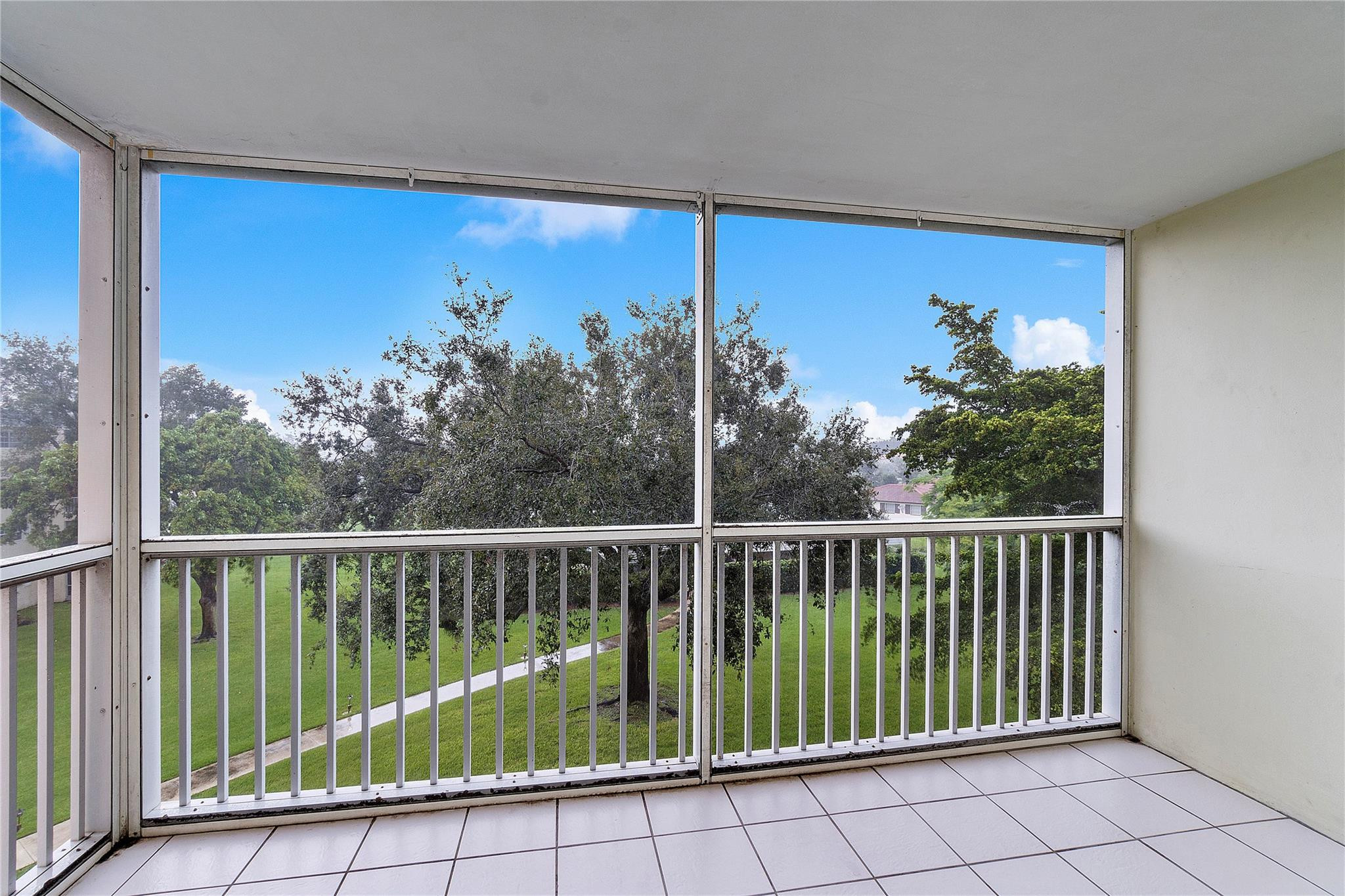 9101 W SAMPLE Road 402