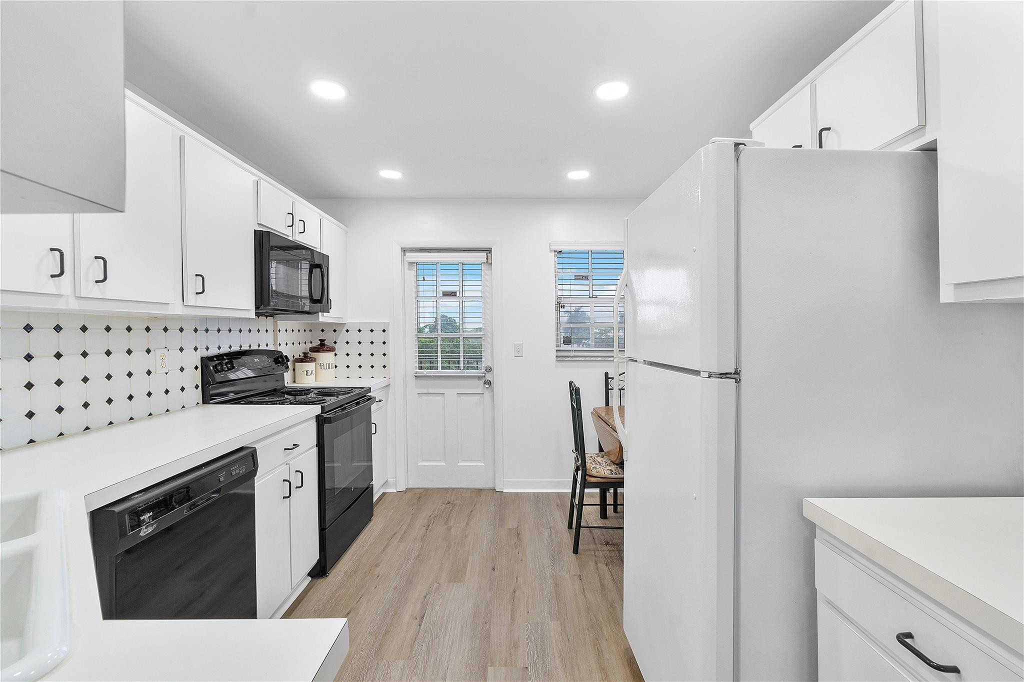 9101 W SAMPLE Road 402