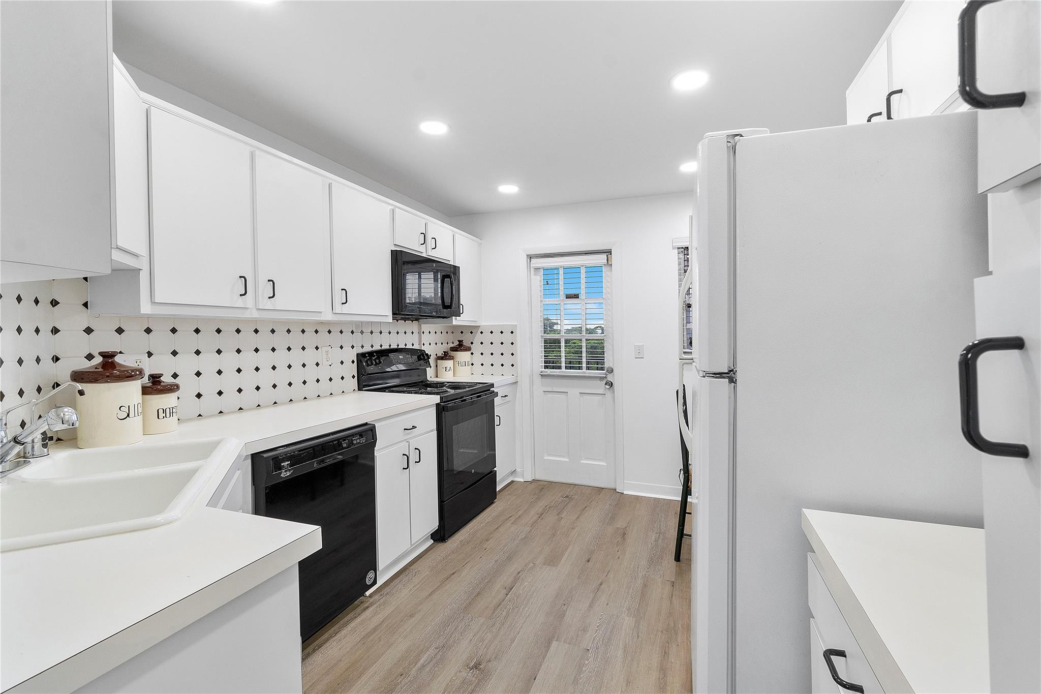 9101 W SAMPLE Road 402