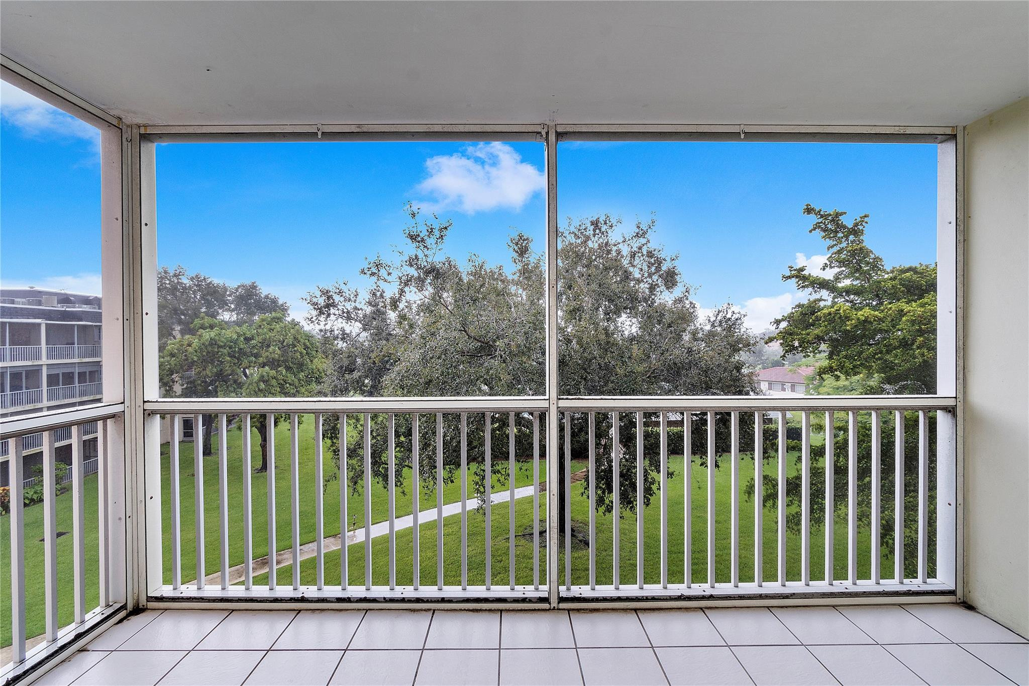 9101 W SAMPLE Road 402