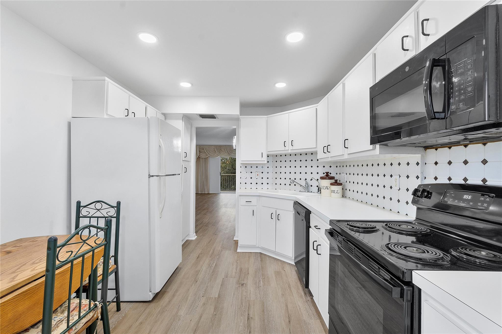 9101 W SAMPLE Road 402