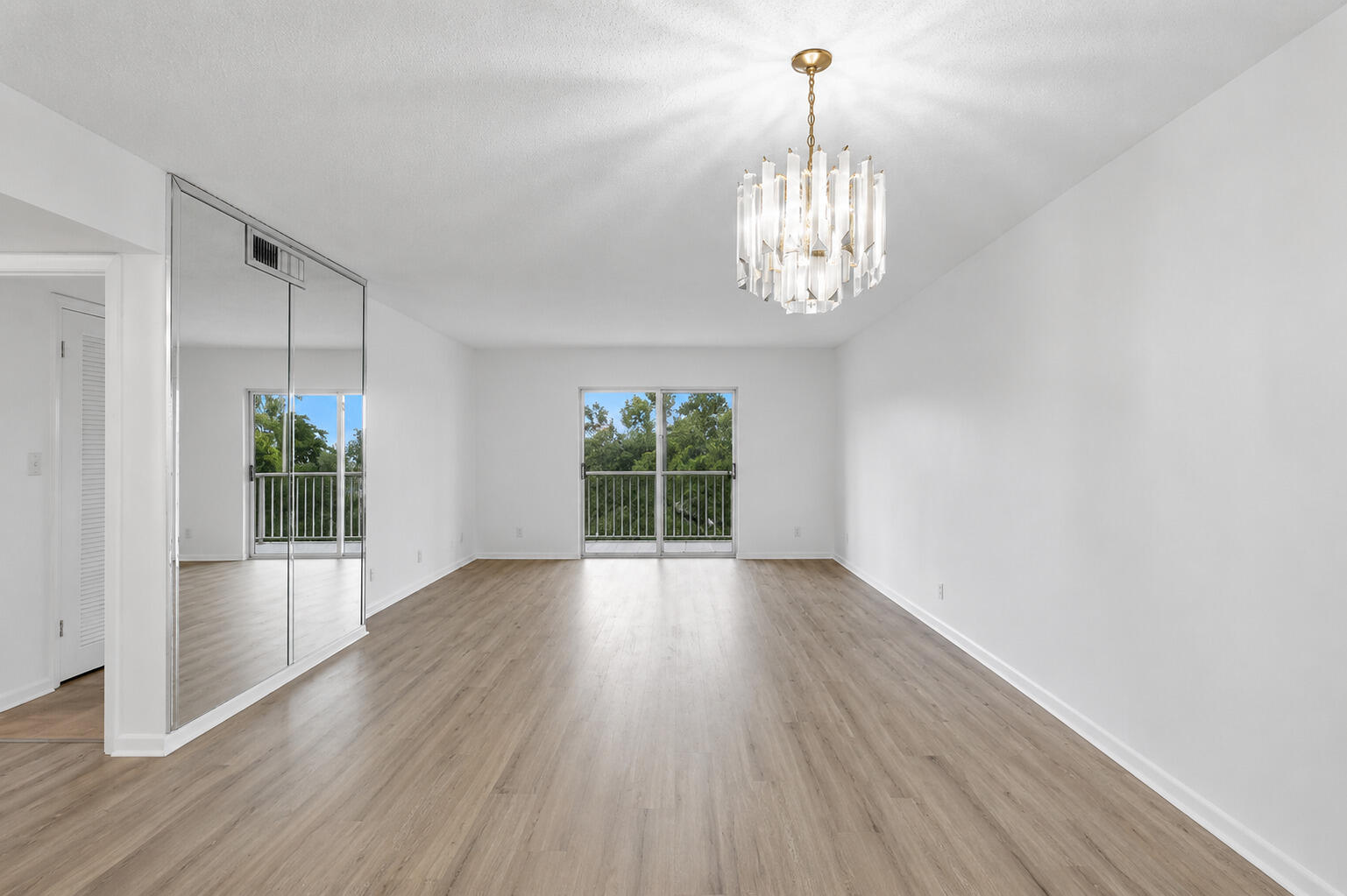 9101 W SAMPLE Road 402