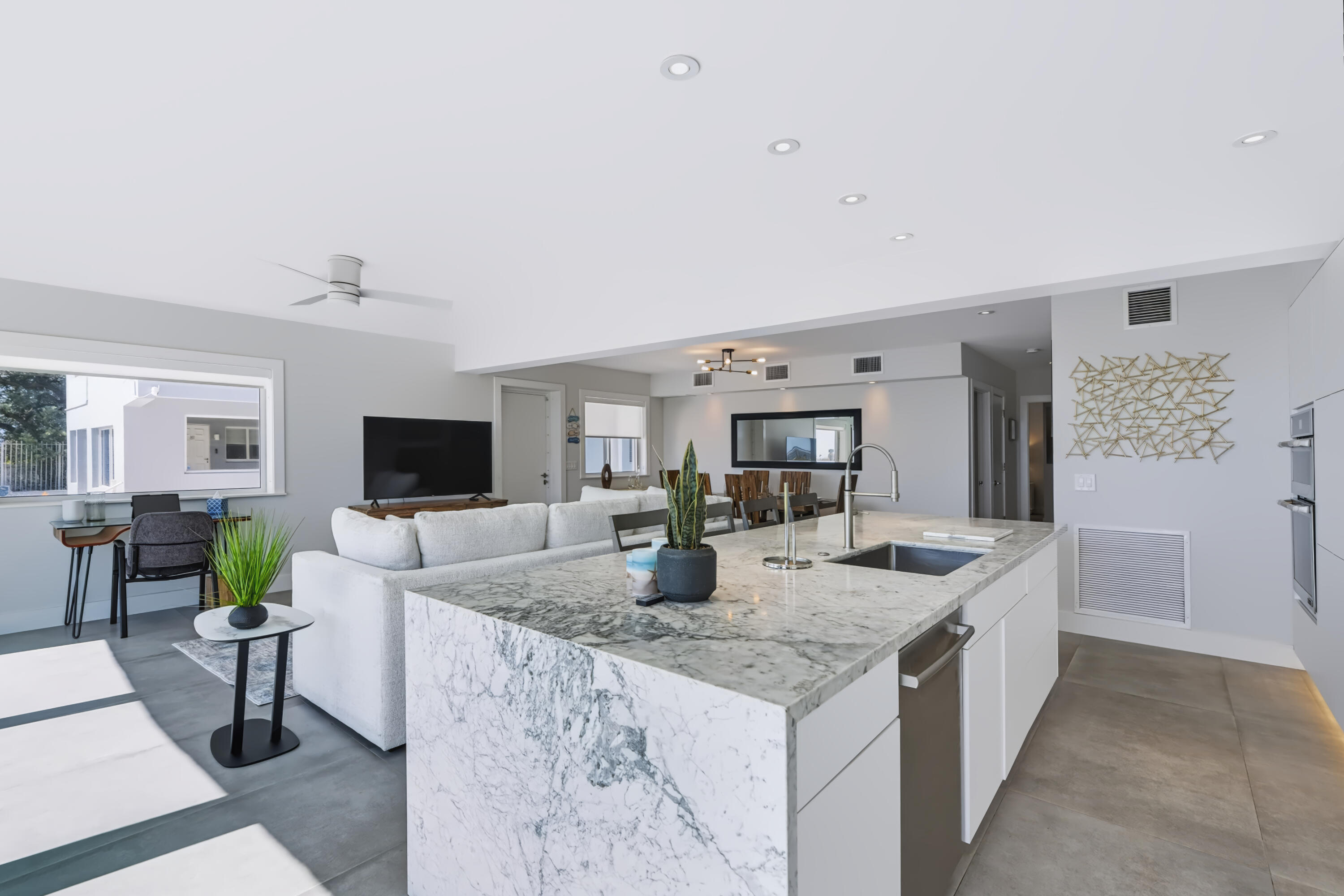 604 N OCEAN Boulevard 1B