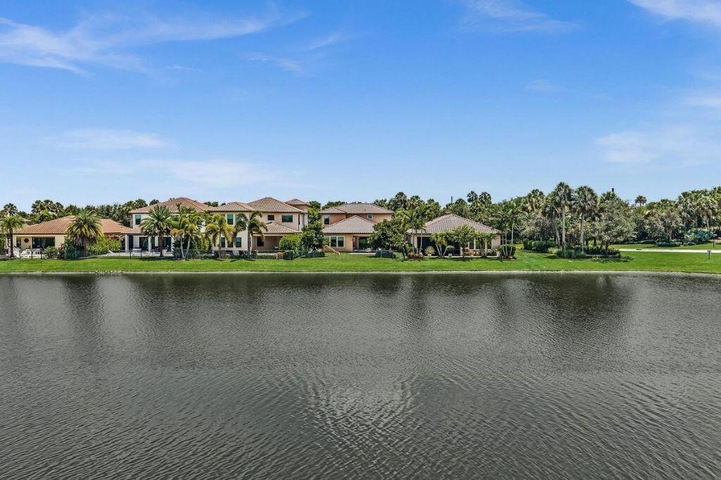 12143 S Baypoint Circle