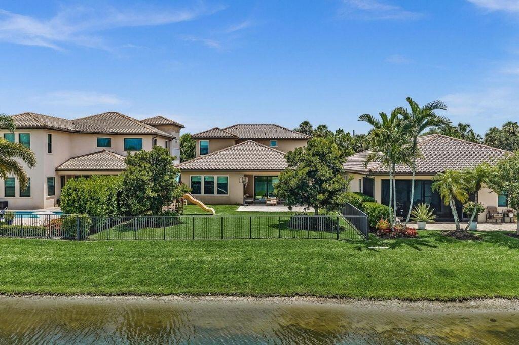 12143 S Baypoint Circle