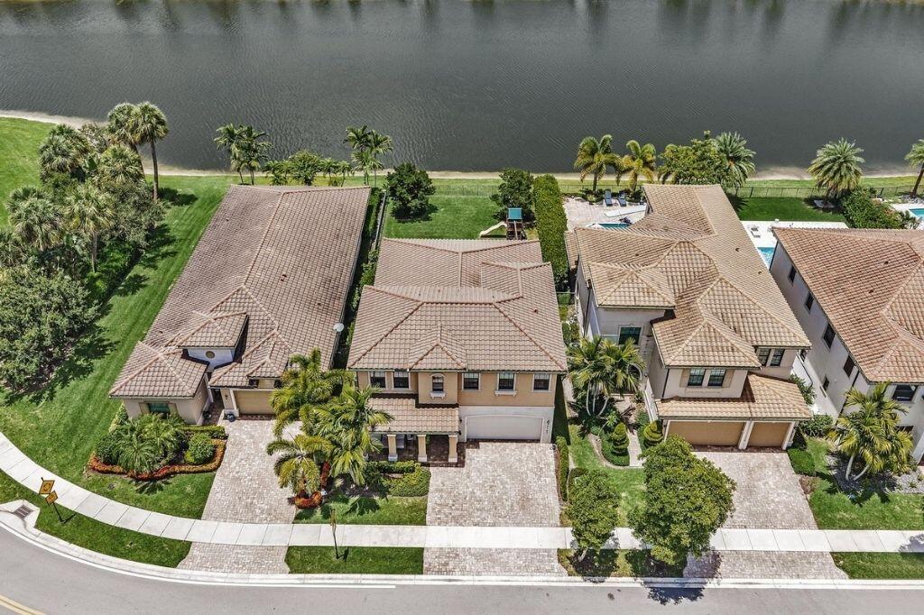 12143 S Baypoint Circle