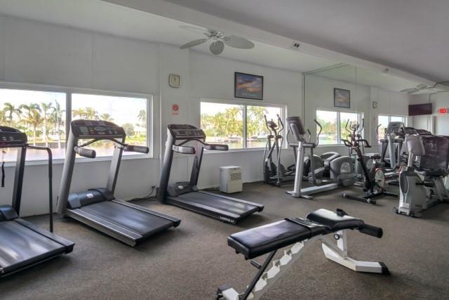 1050 Hillsboro Mile 304W