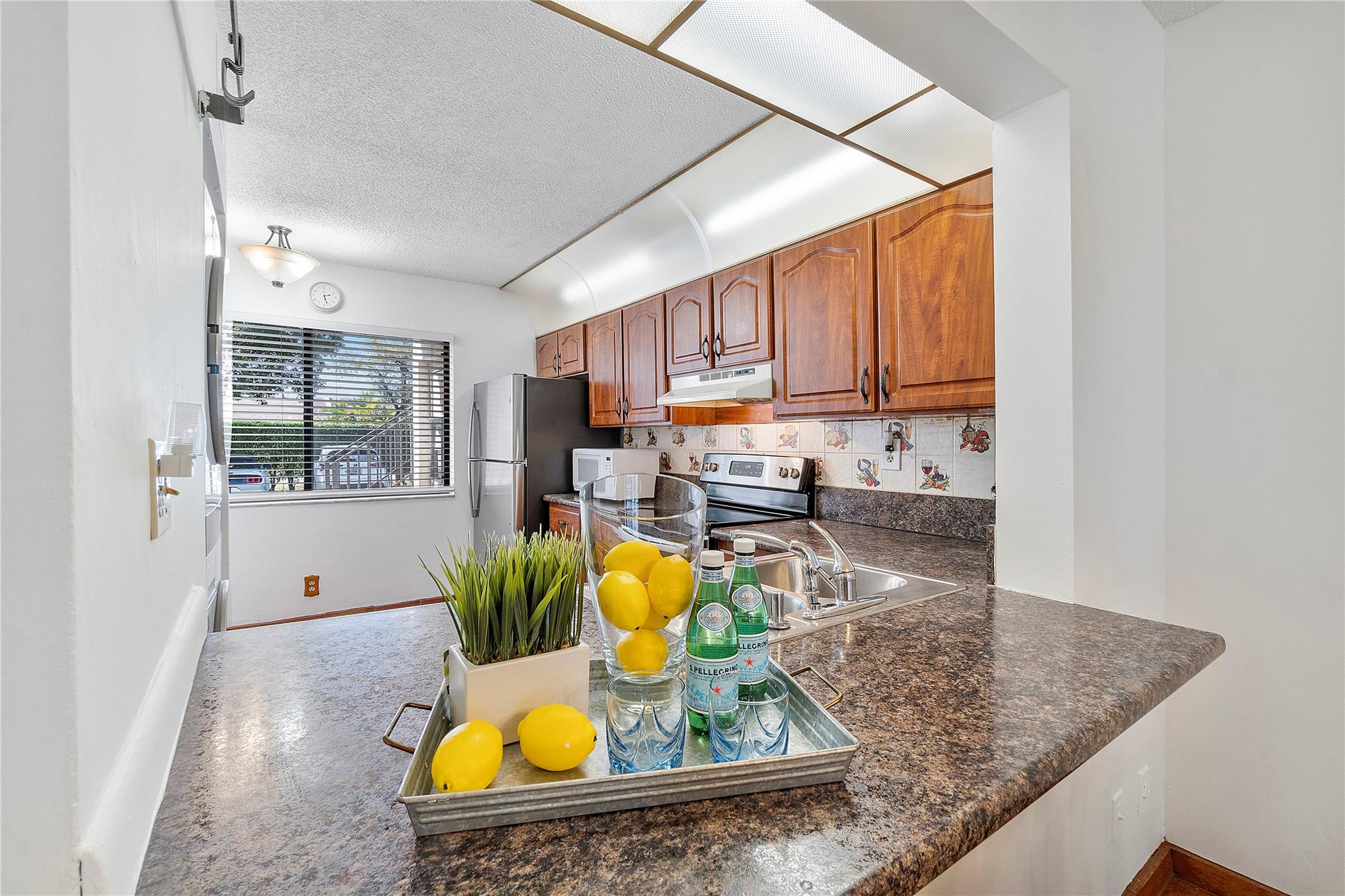 172 W Laurel Dr 1102
