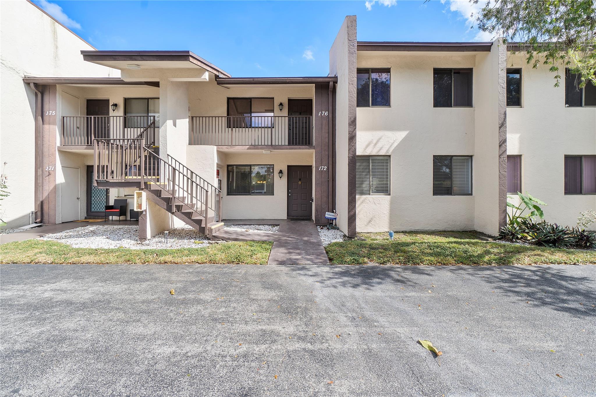 172 W Laurel Dr 1102