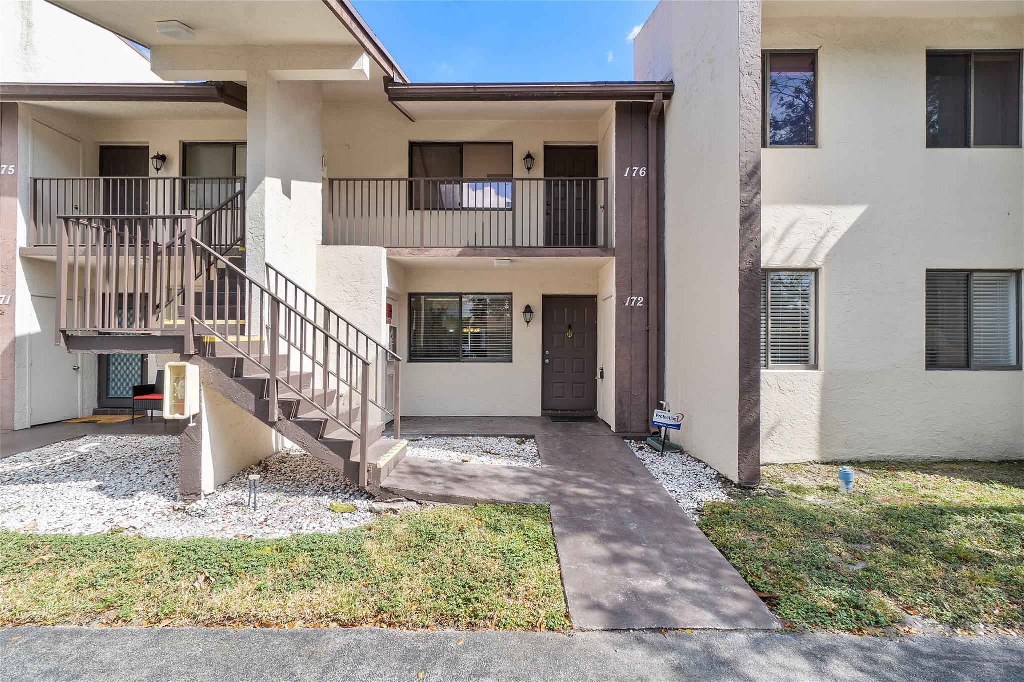 172 W Laurel Dr 1102