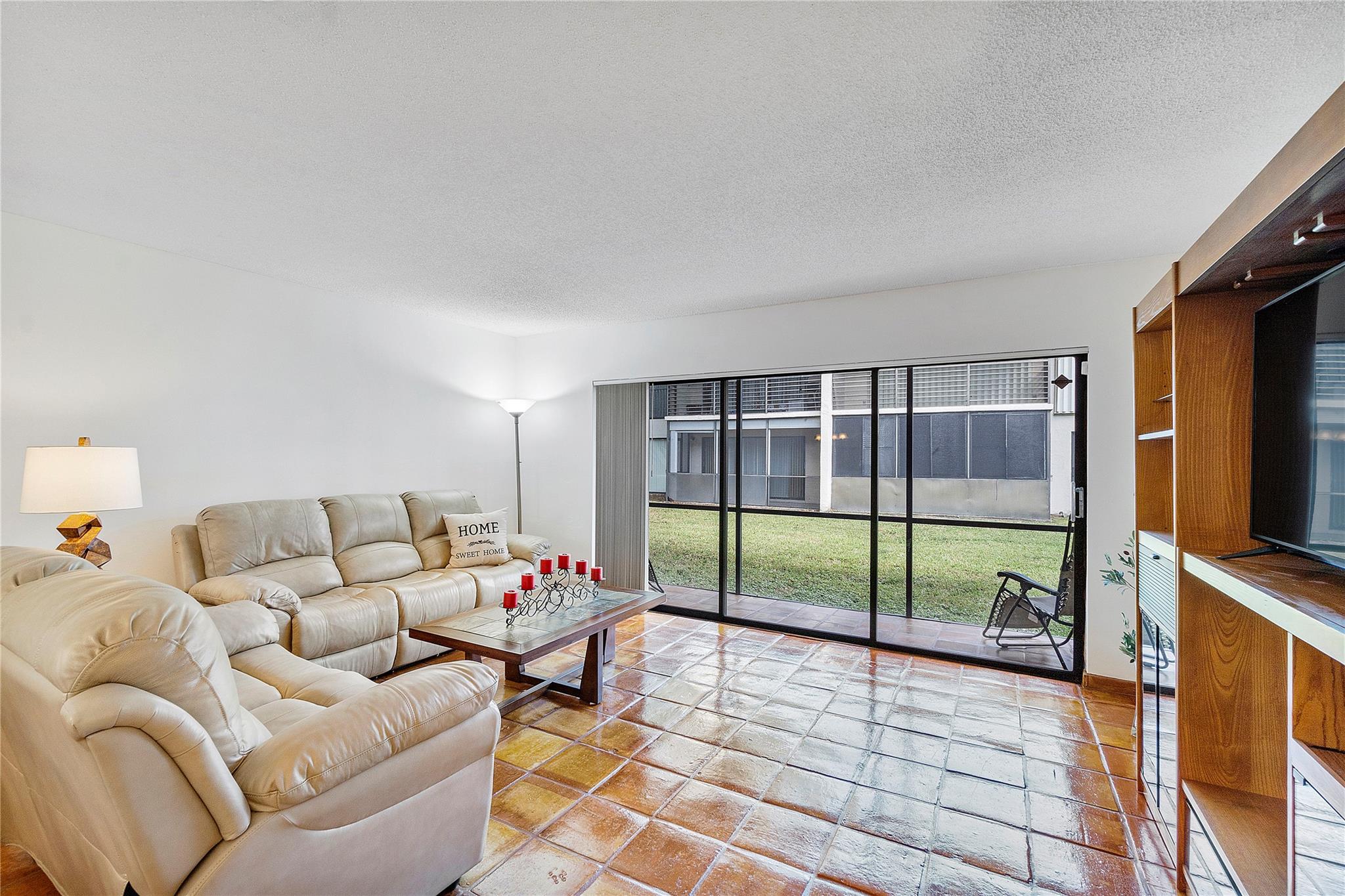 172 W Laurel Dr 1102