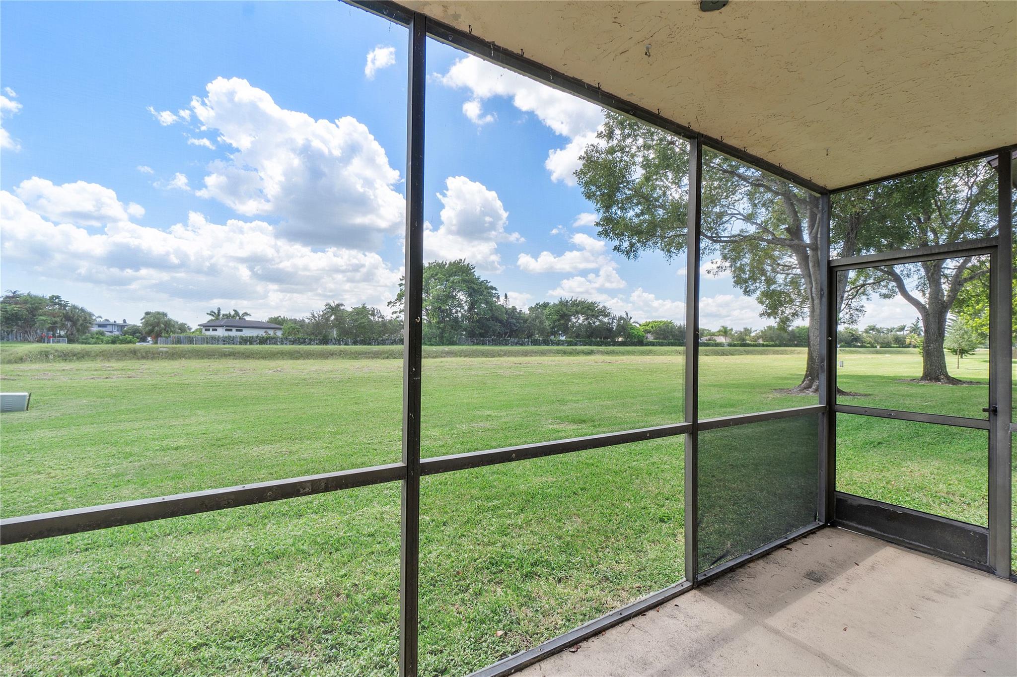 172 W Laurel Dr 1102