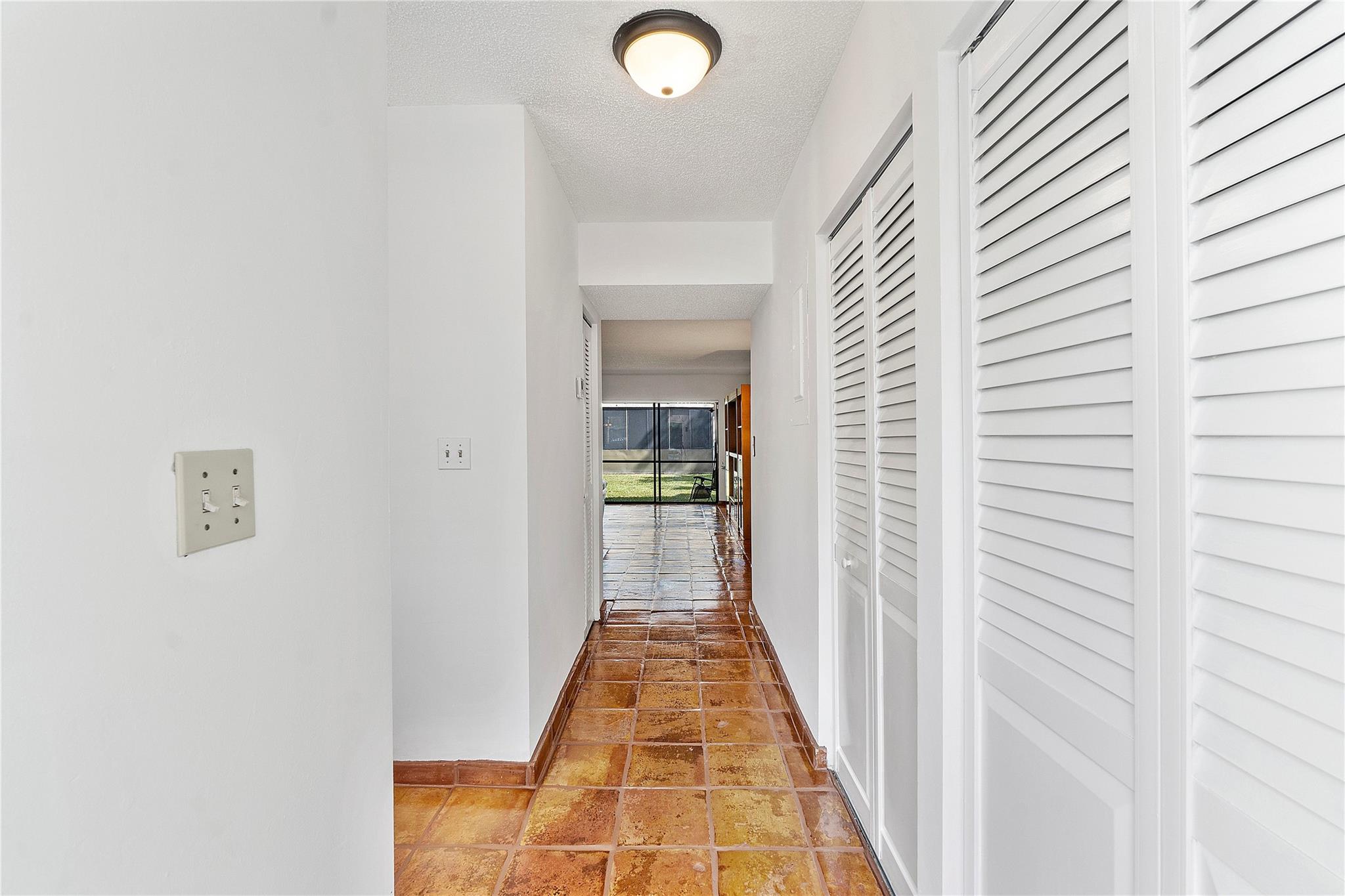 172 W Laurel Dr 1102