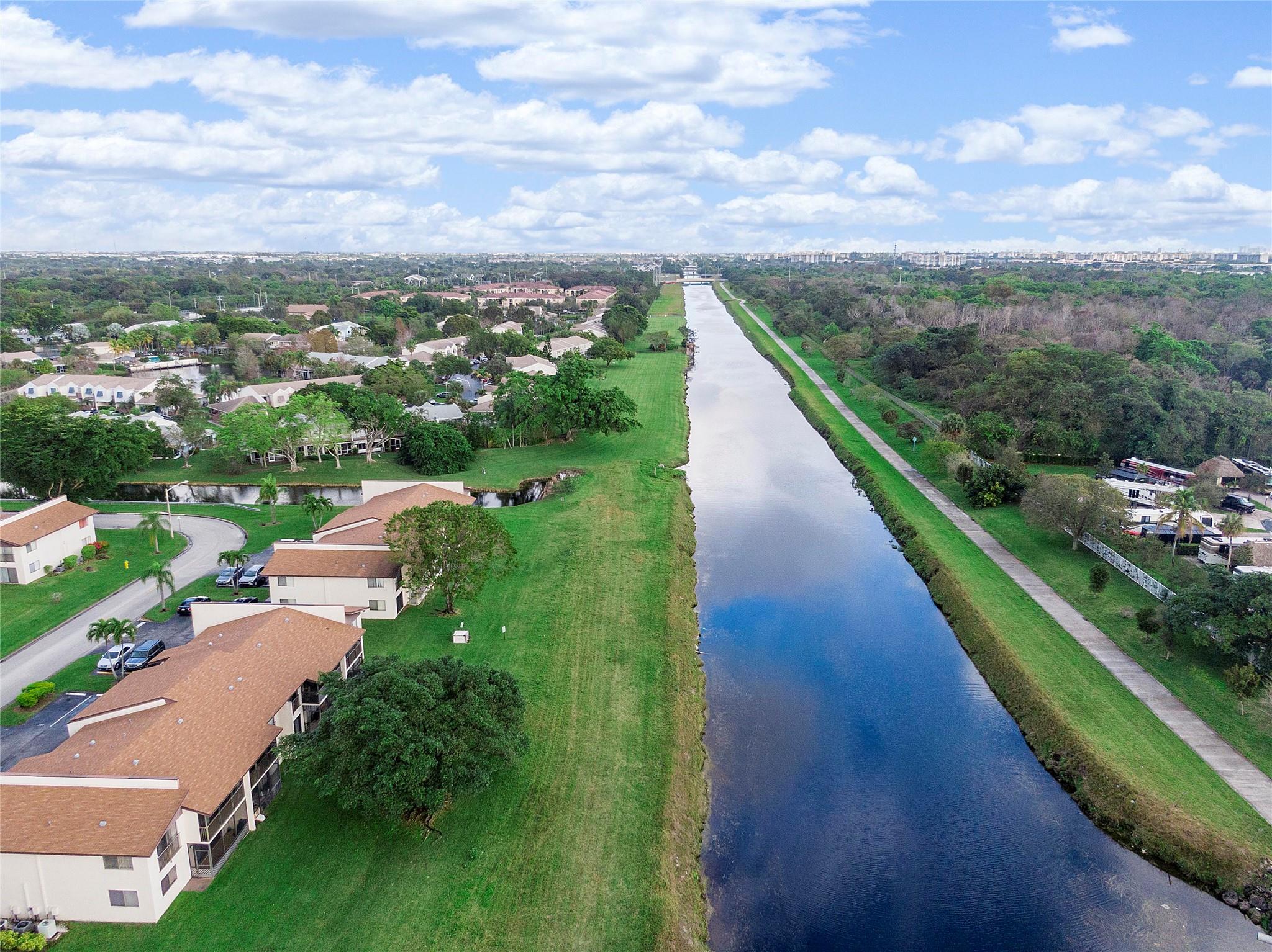 172 W Laurel Dr 1102