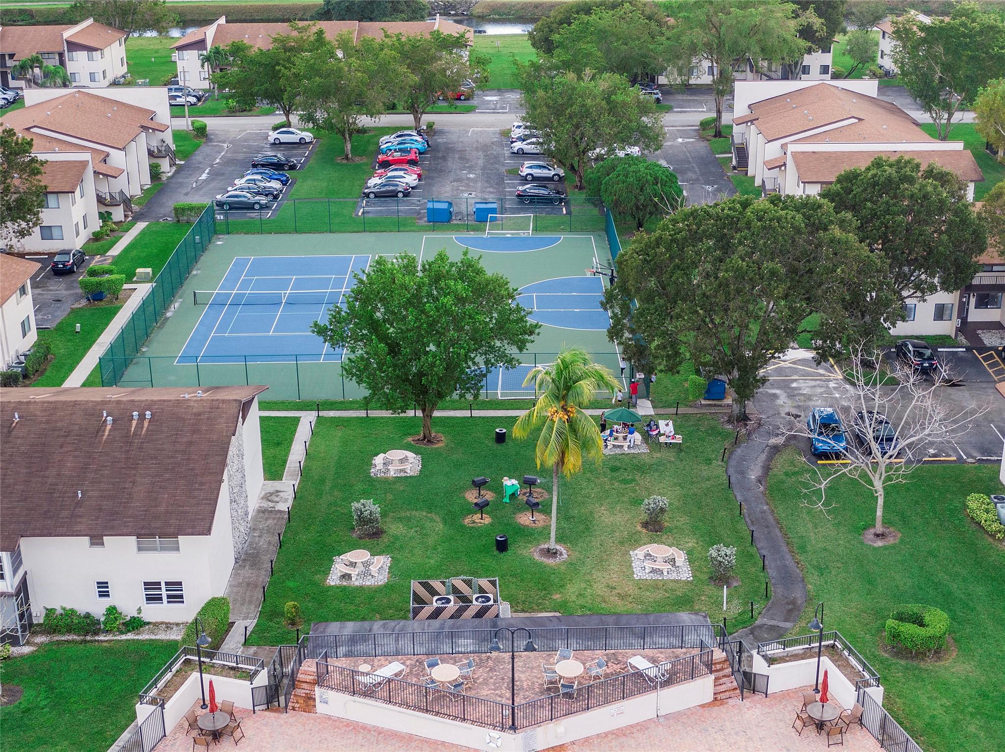 172 W Laurel Dr 1102