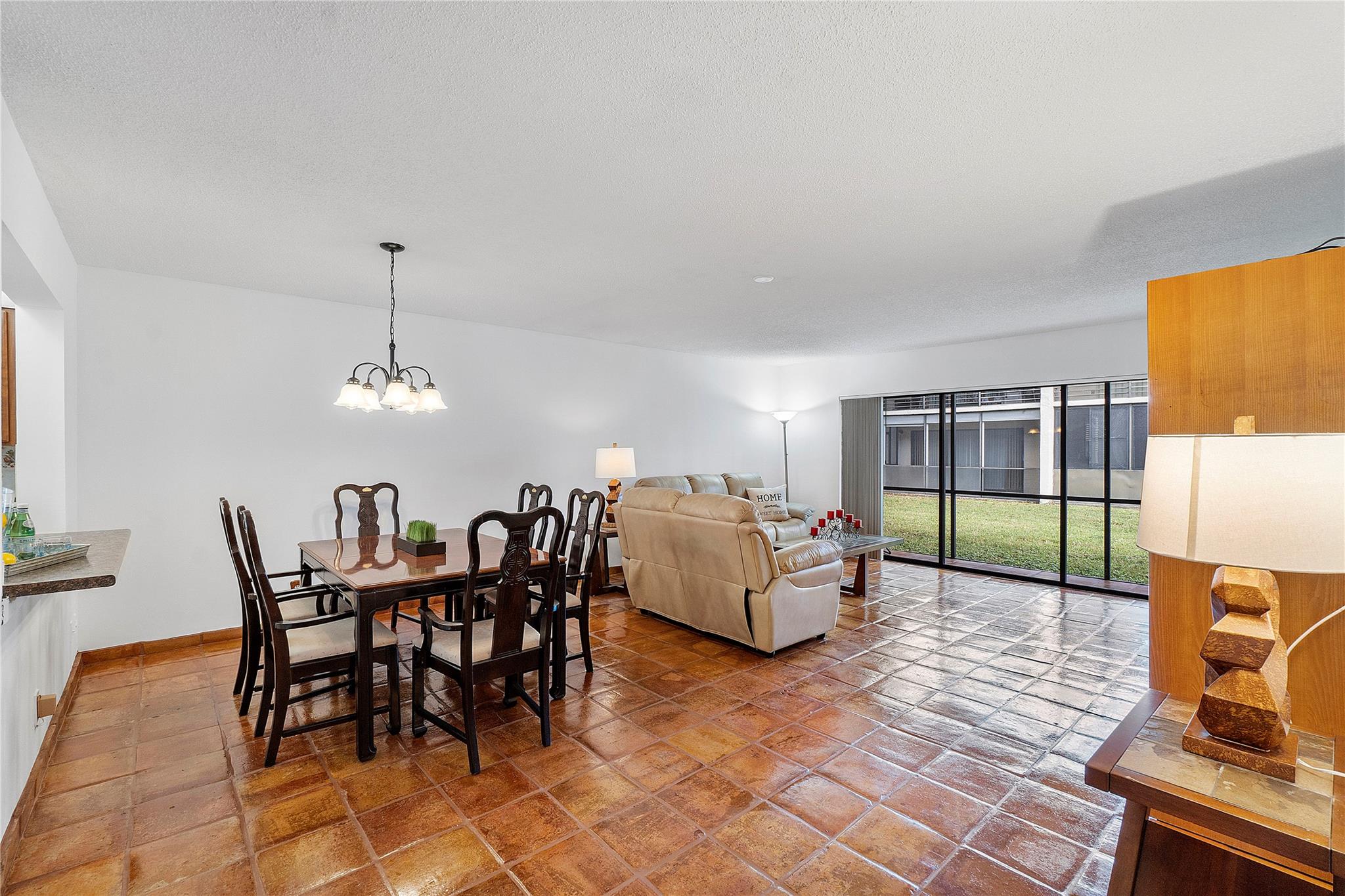 172 W Laurel Dr 1102