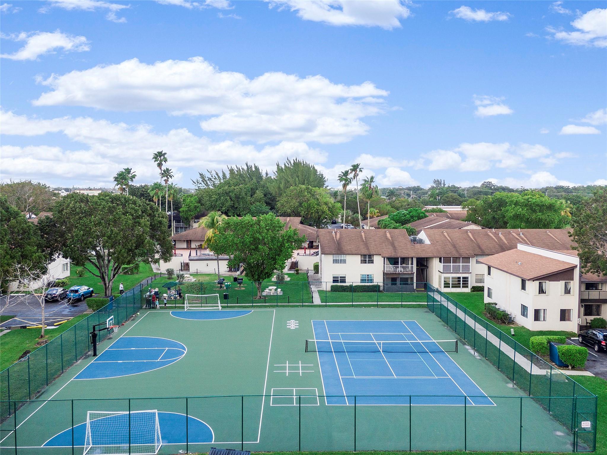 172 W Laurel Dr 1102