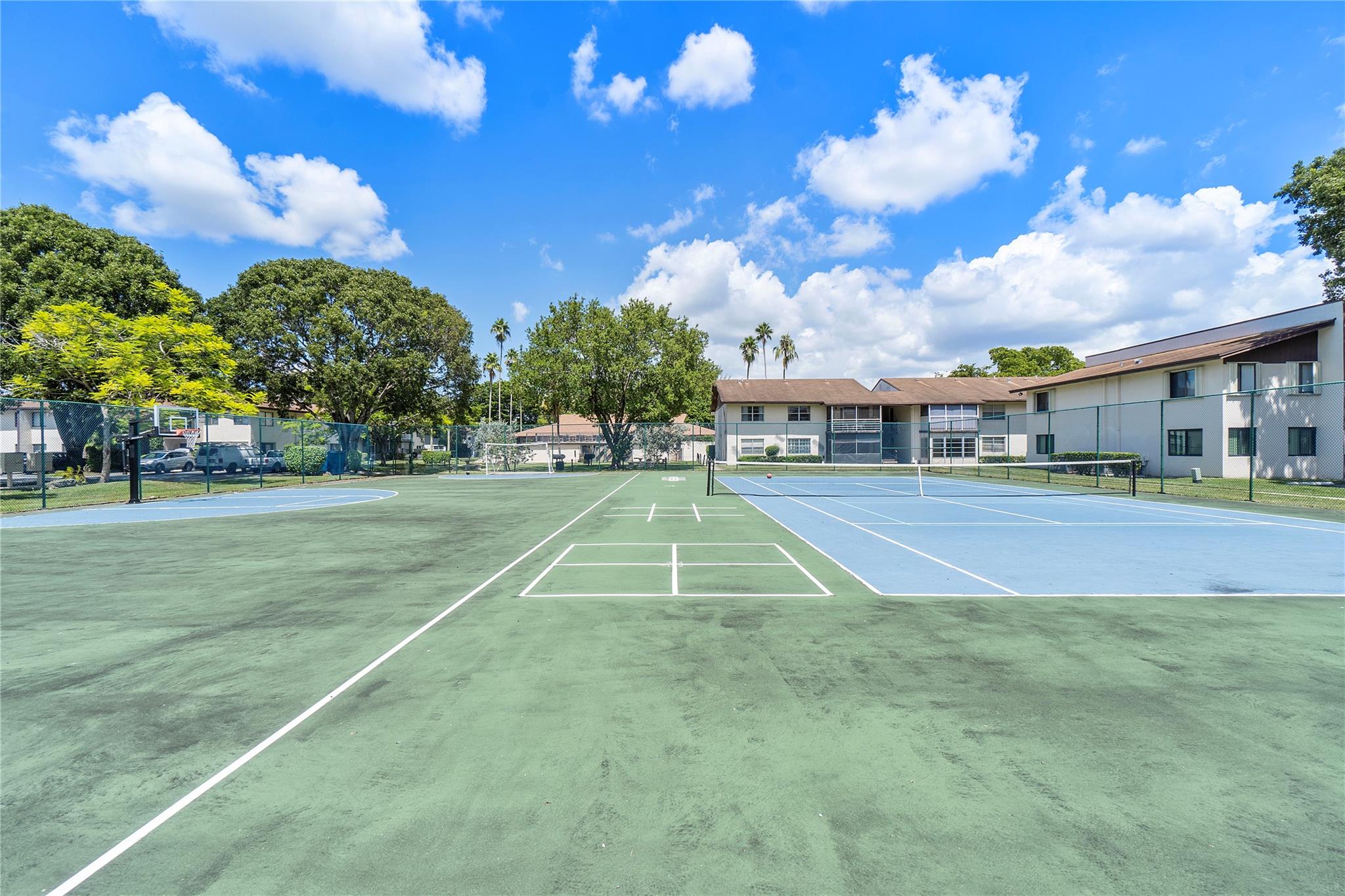 172 W Laurel Dr 1102